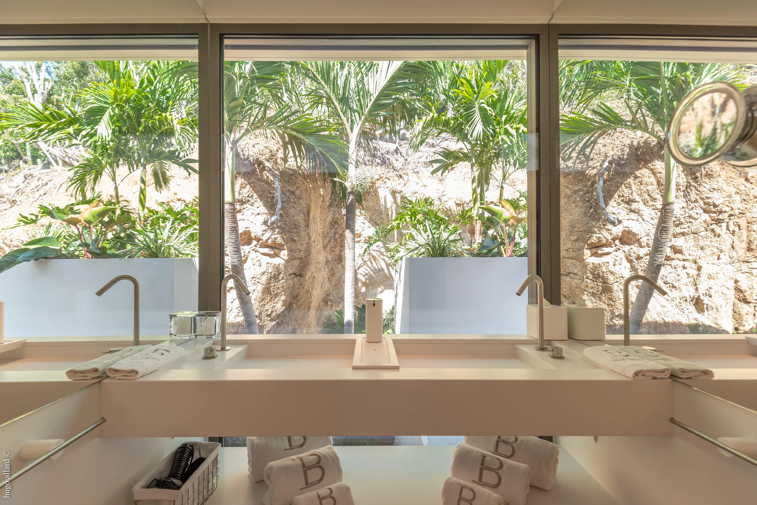 Glorious Oceanview Villa with Infinity Pool and Fitness Room — photograph 8