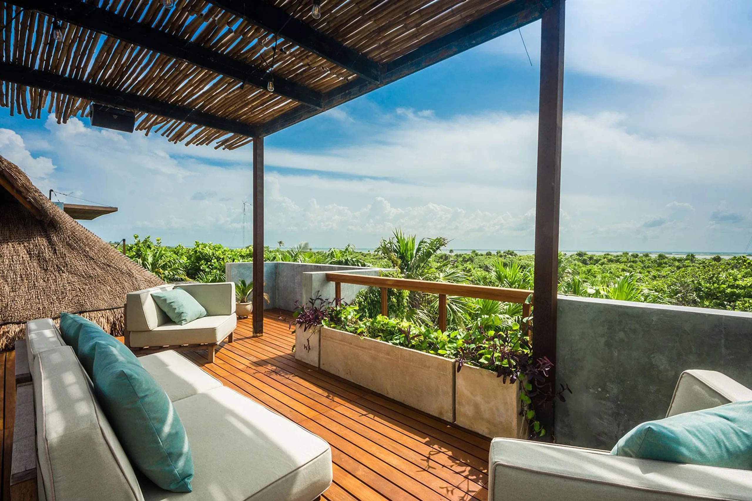Incredible Oceanfront Villa with Infinity Pool and Sunset Views — photograph 11