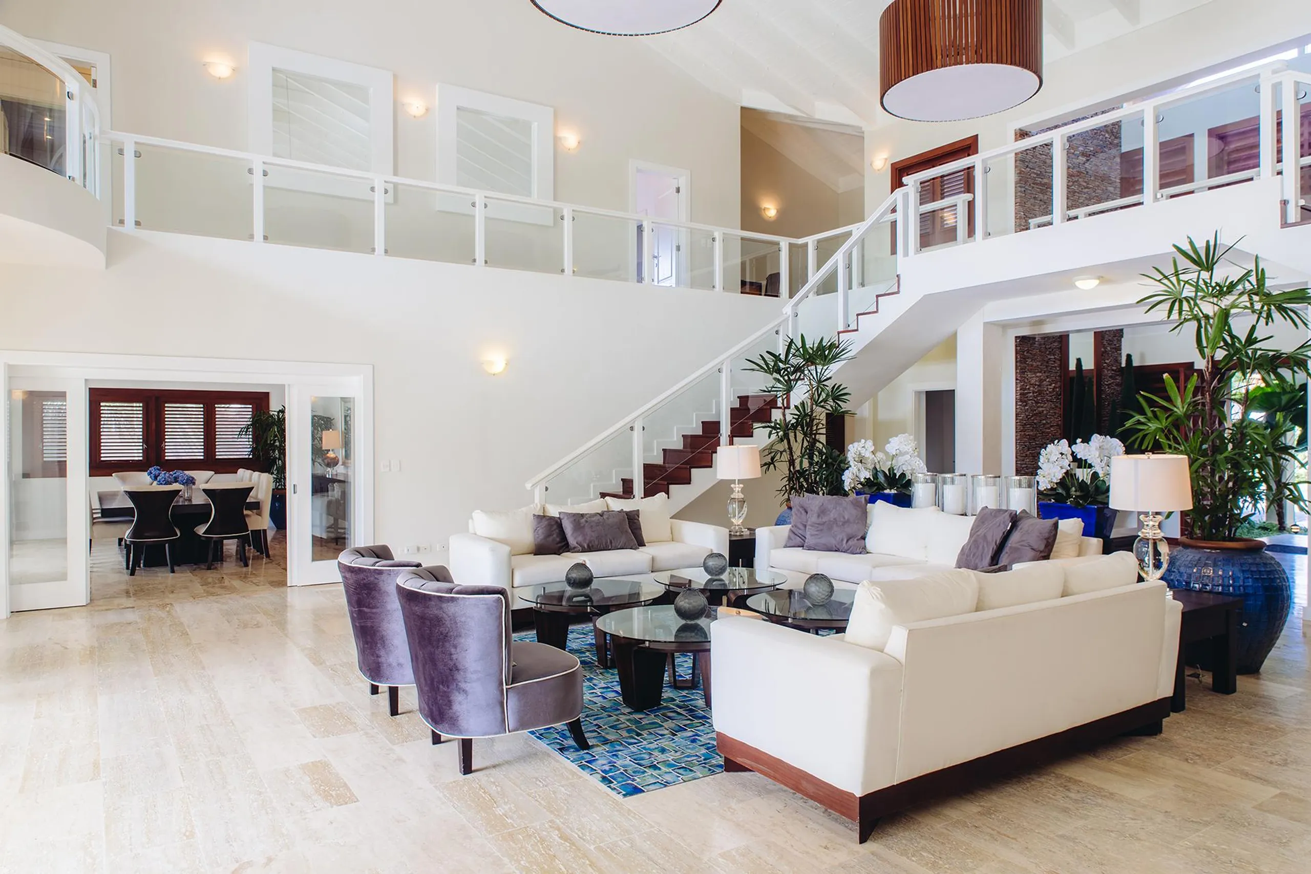 Contemporary Caribbean Retreat with Lush Gardens and Golf Course Views — photograph 6