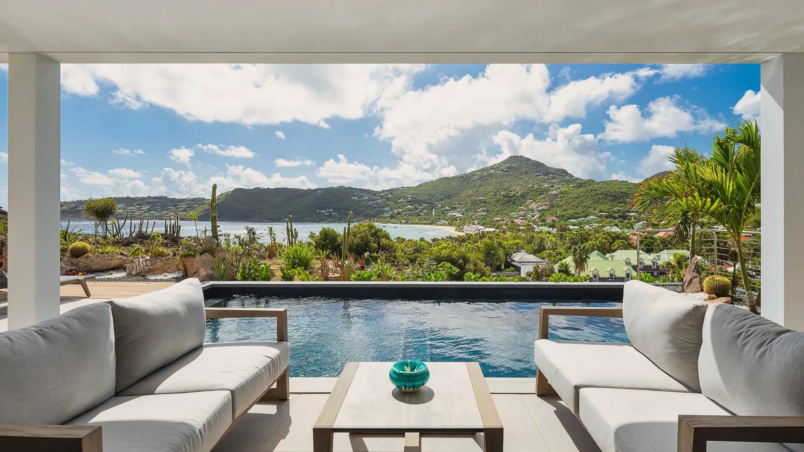 Cozy Oceanview Villa with Pool — photograph 2