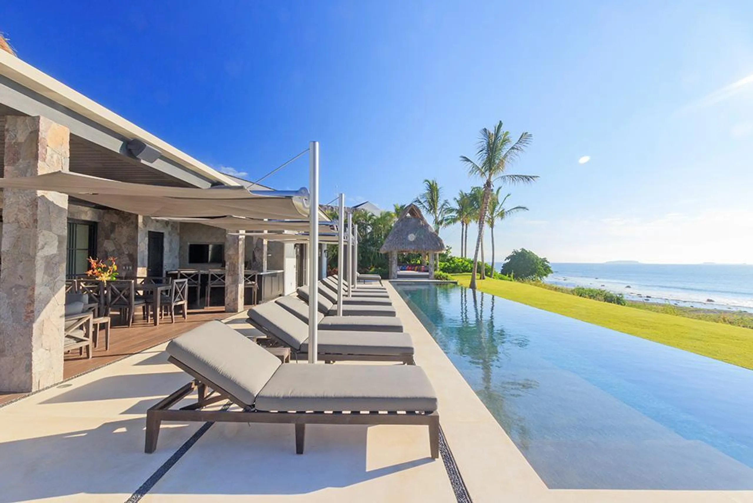 La Punta Beach Front Luxury Estate with Infinity Pool and Panoramic Ocean Views — photograph 2