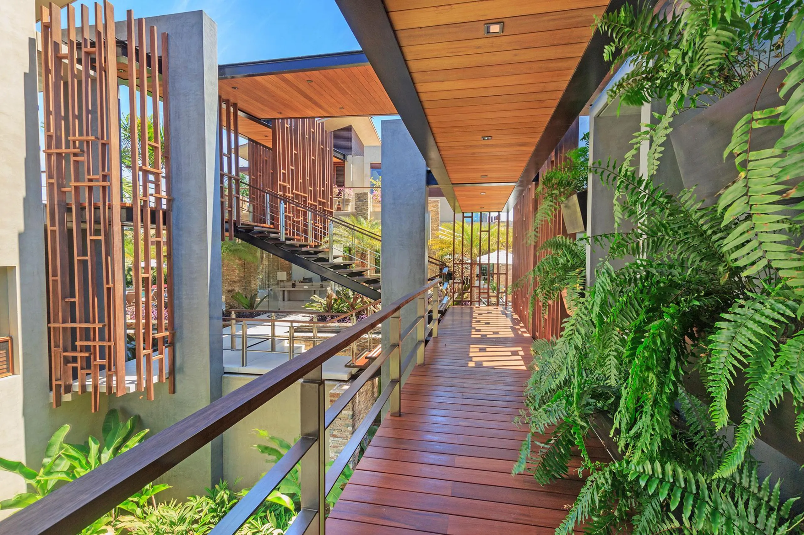 Gorgeous Lagos Del Mar Estate with Grand Infinity Pool and Incredible Views — photograph 9