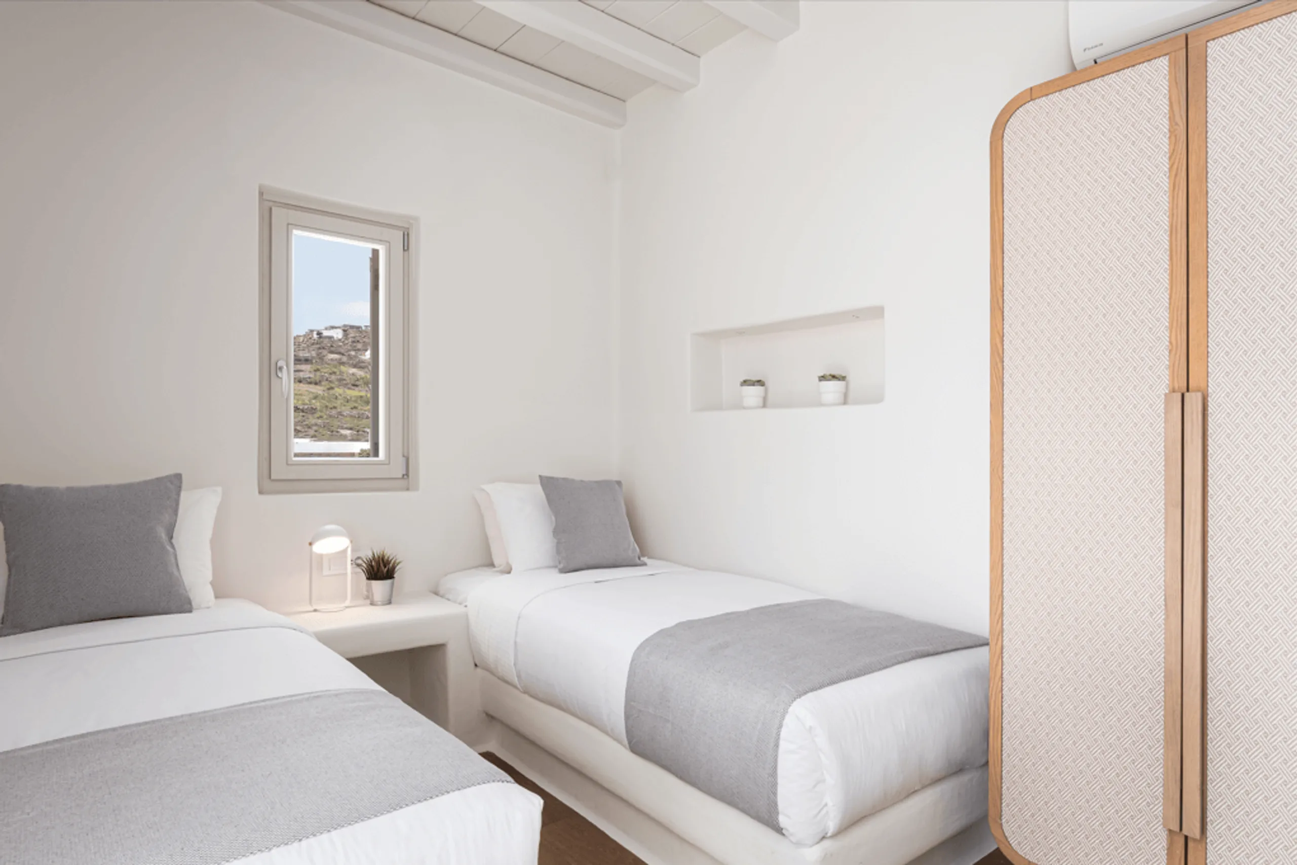 Retreat to Your Lavish Bedroom with Panoramic Windows and Unforgettable Natural Surroundings — photograph 6