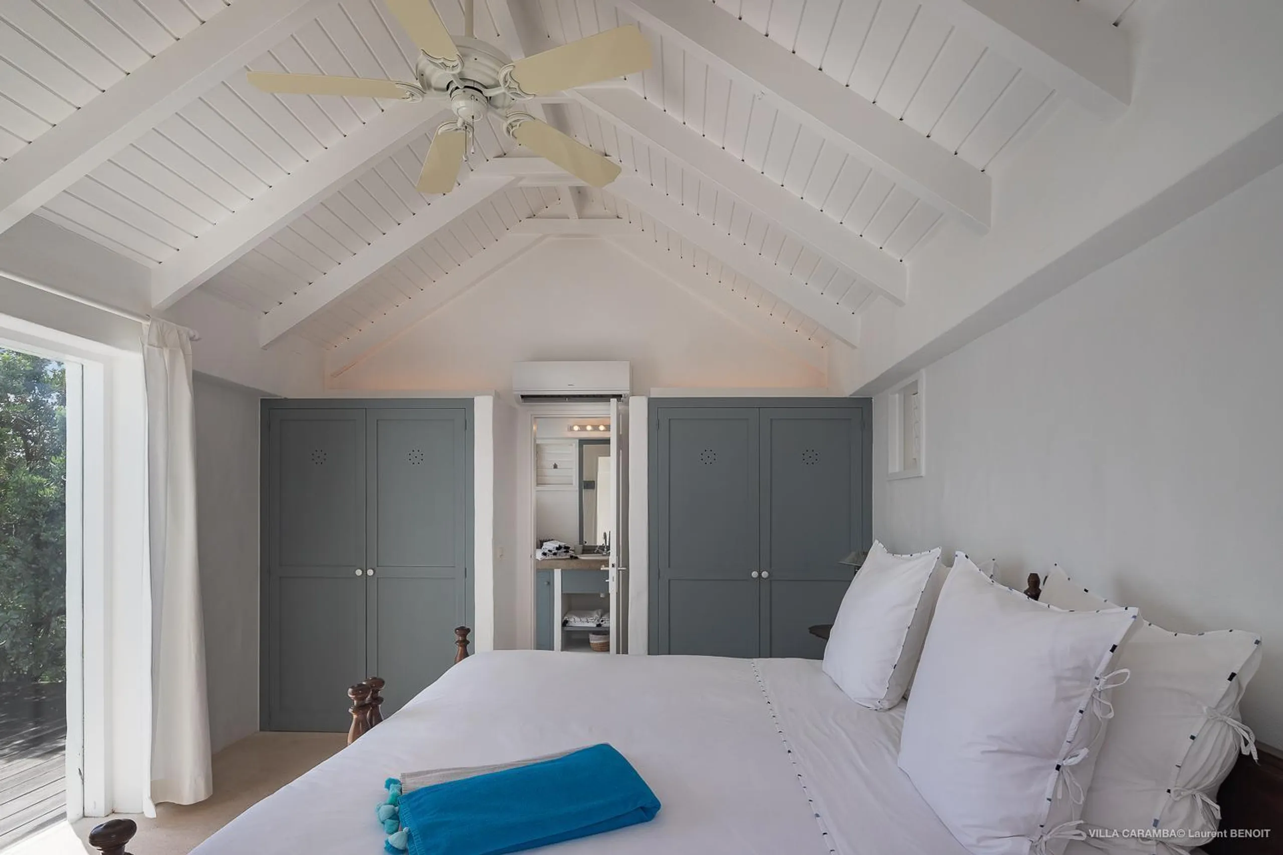 Elegant Seaside Villa with Private Pool and Walks to Beach — photograph 10