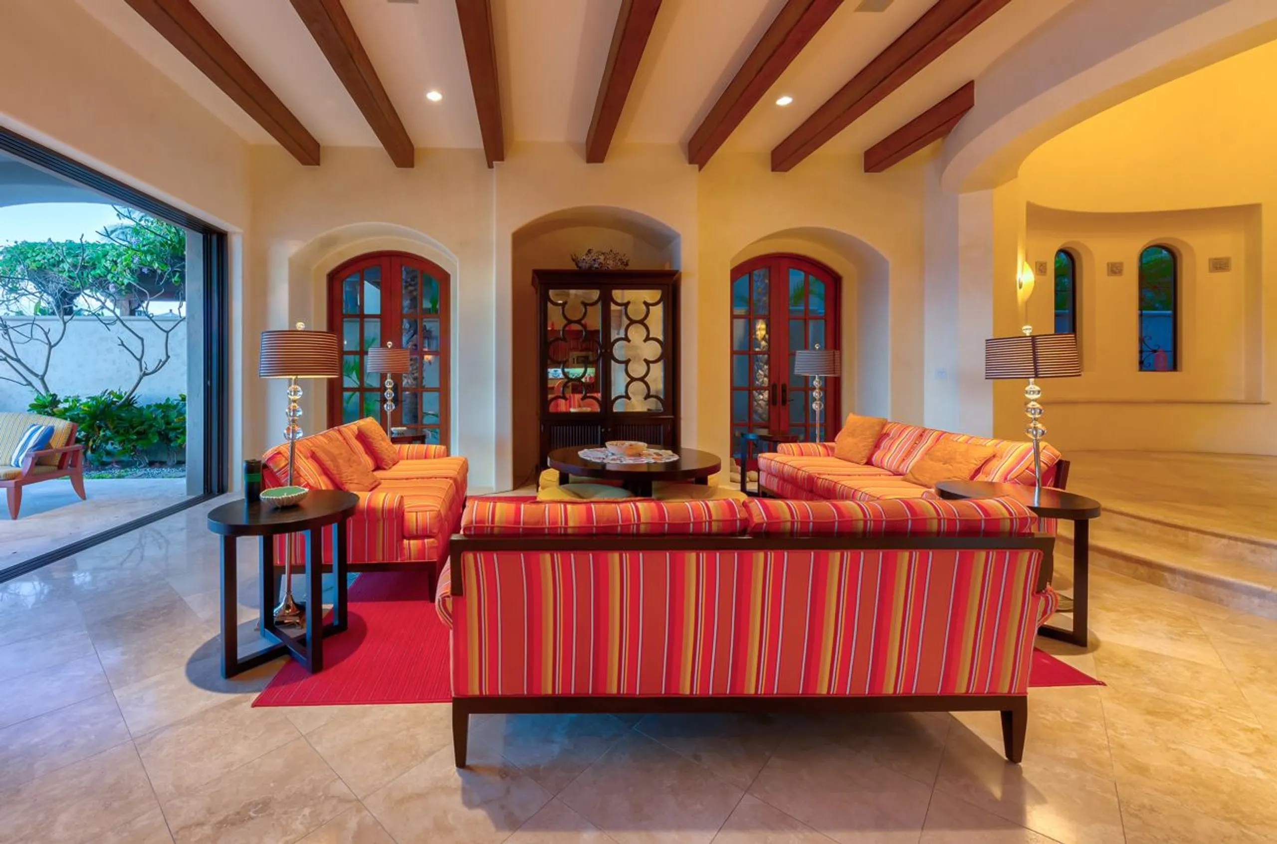 Sumptuously Furnished Oceanview Villa with Private Swimming Pool and Stunning Views — photograph 9
