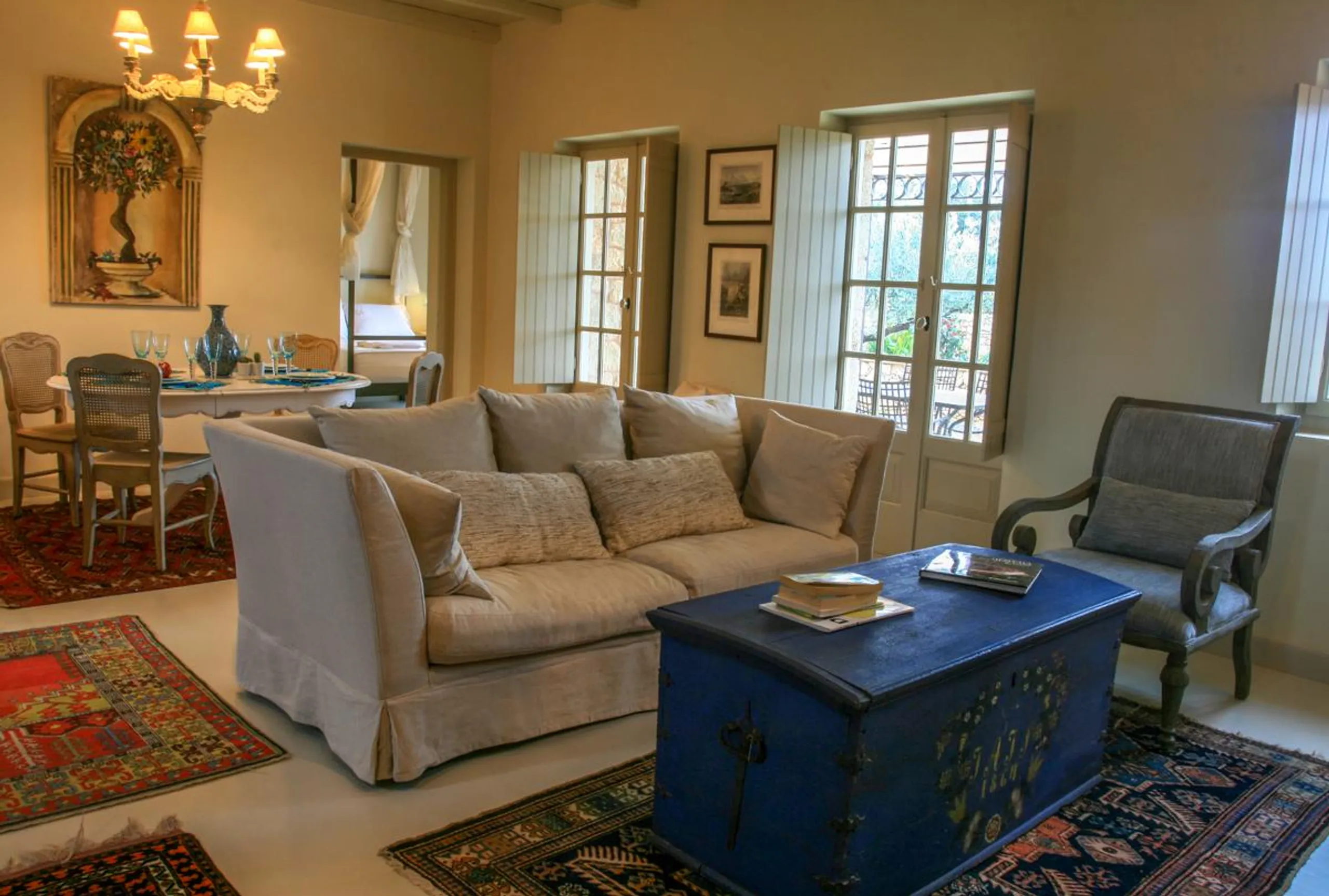 Exquisite 5-Bedroom Villa with Private Pool and Stunning Mediterranean Views — photograph 6