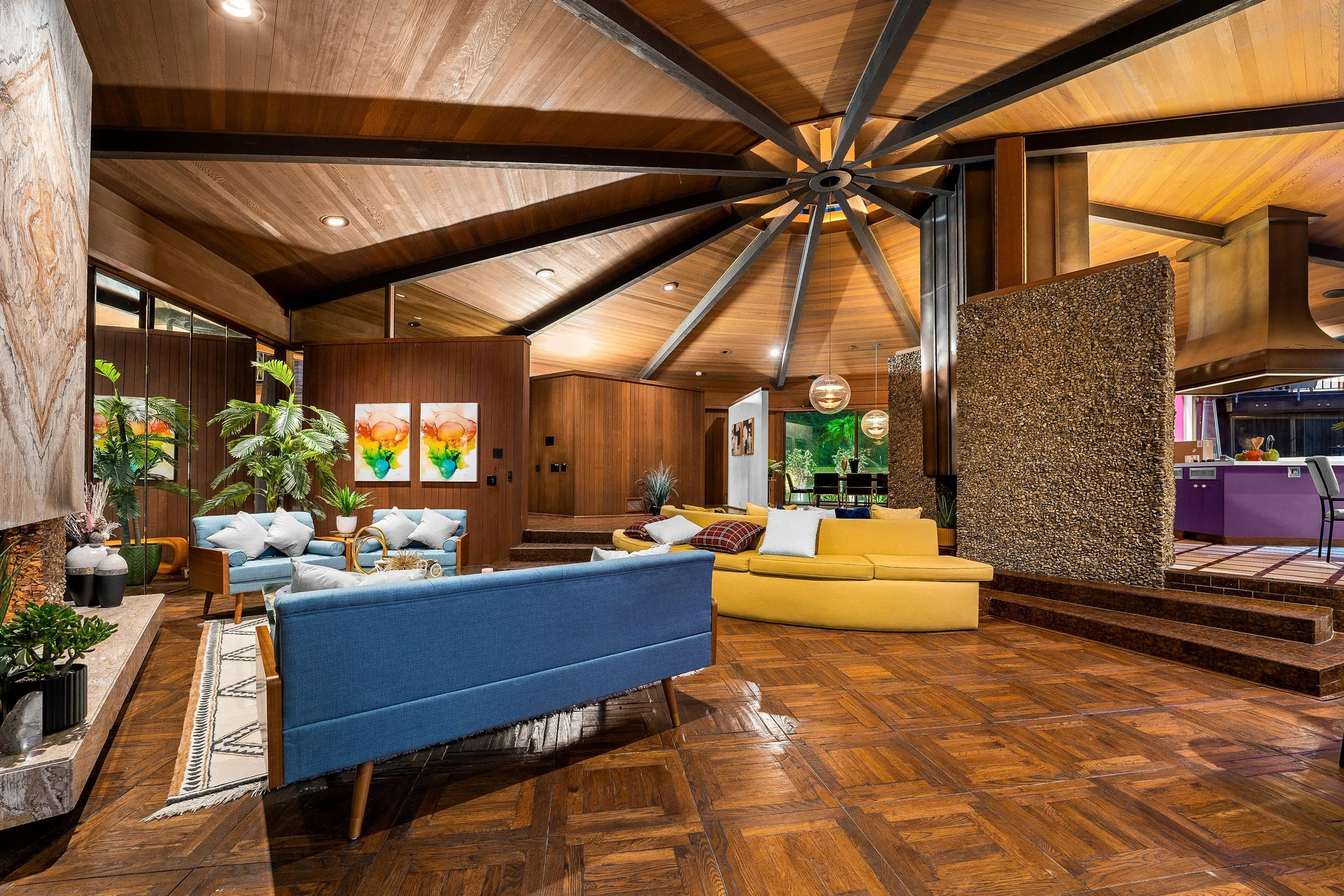 Incredible Mid-Century Architectural Sanctuary with Pool and Amazing Grounds — photograph 11