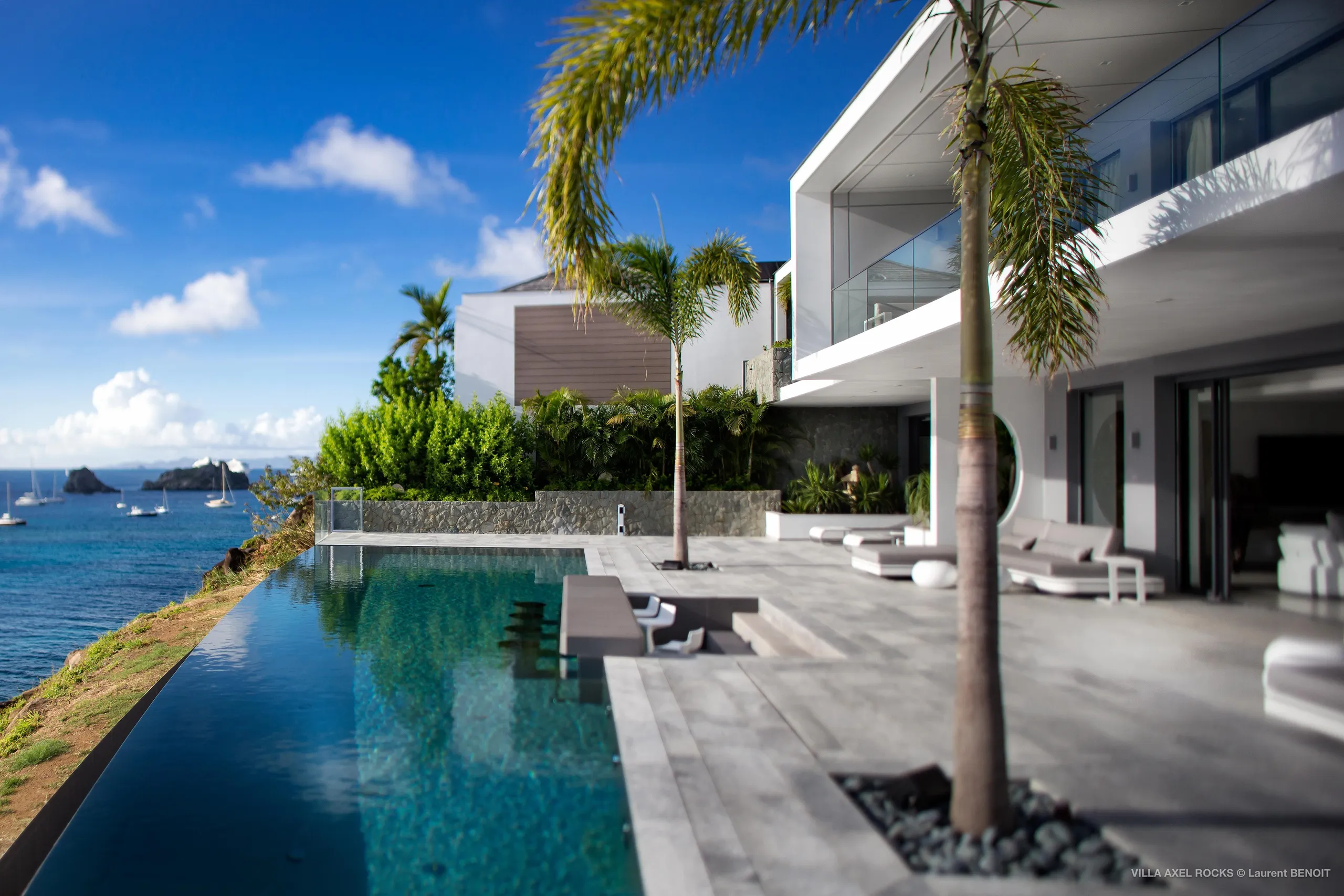Sweeping Sleek and Stunning Oceanview Villa with Infinity Pool and Golfers Dream Fitness Equipment — photograph 2