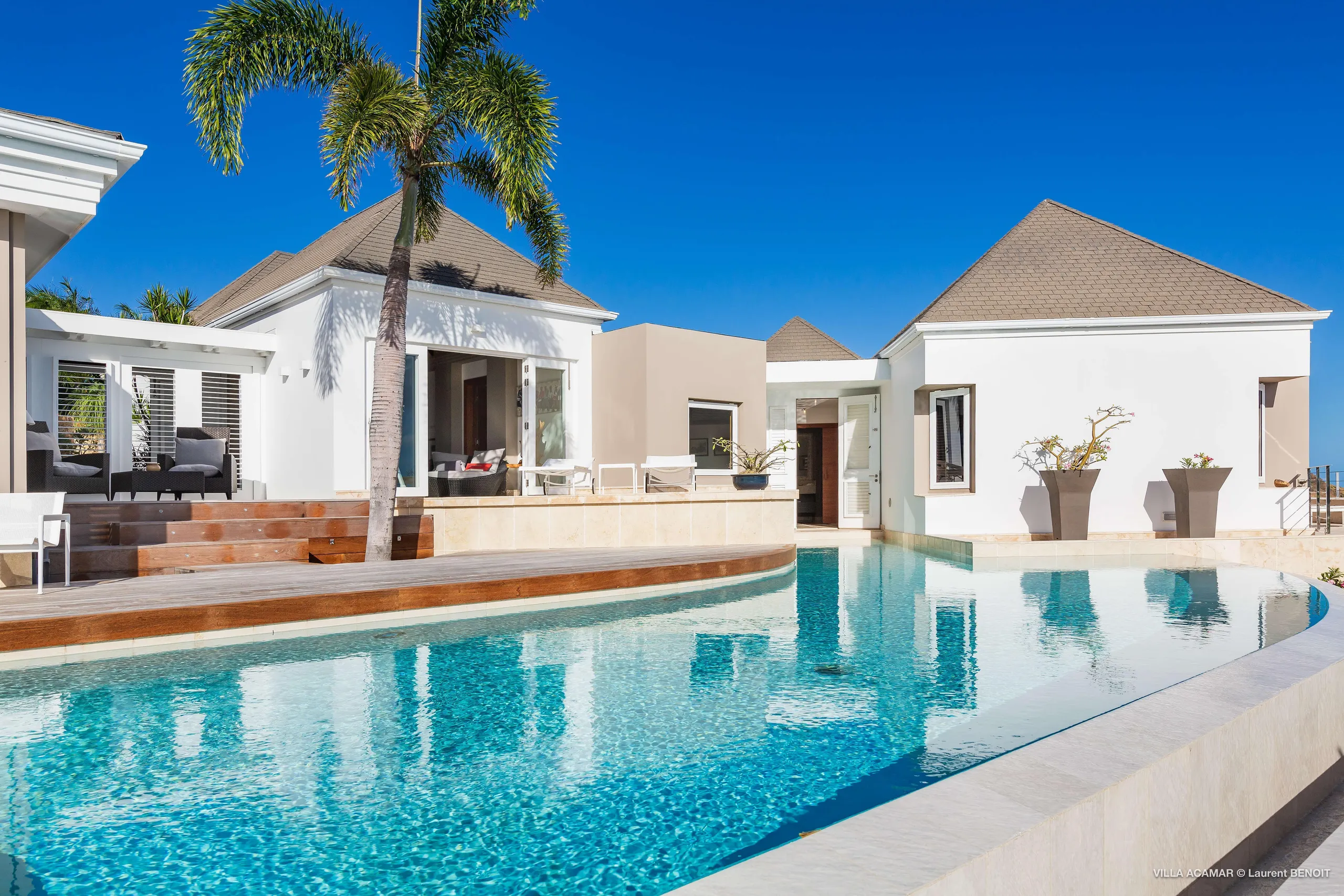 Exquisite Seaview Villa with Incredible Pool and Home Cinema — photograph 4