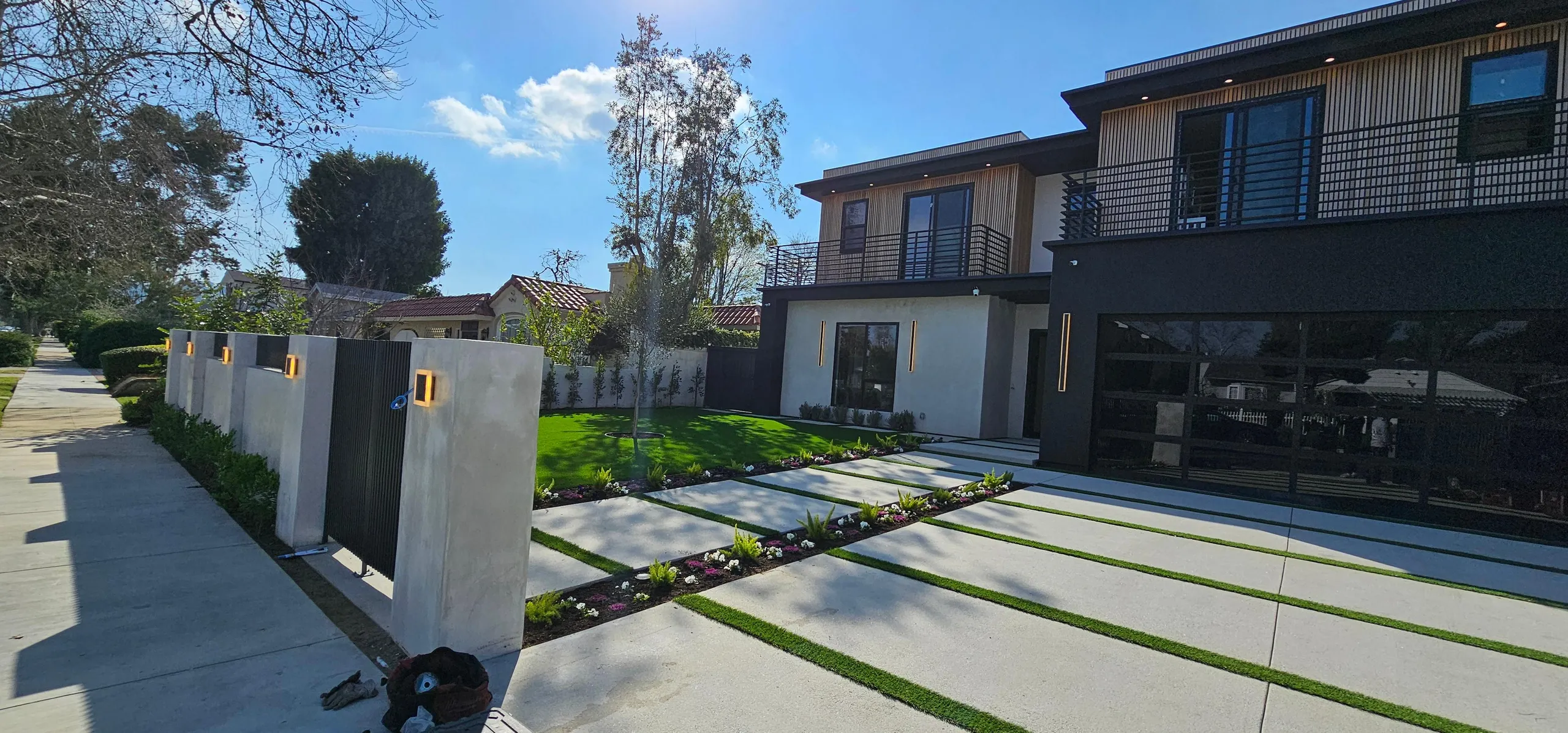 Spacious 6BR Villa in Sherman Oaks with Private Pool & Garden — photograph 11
