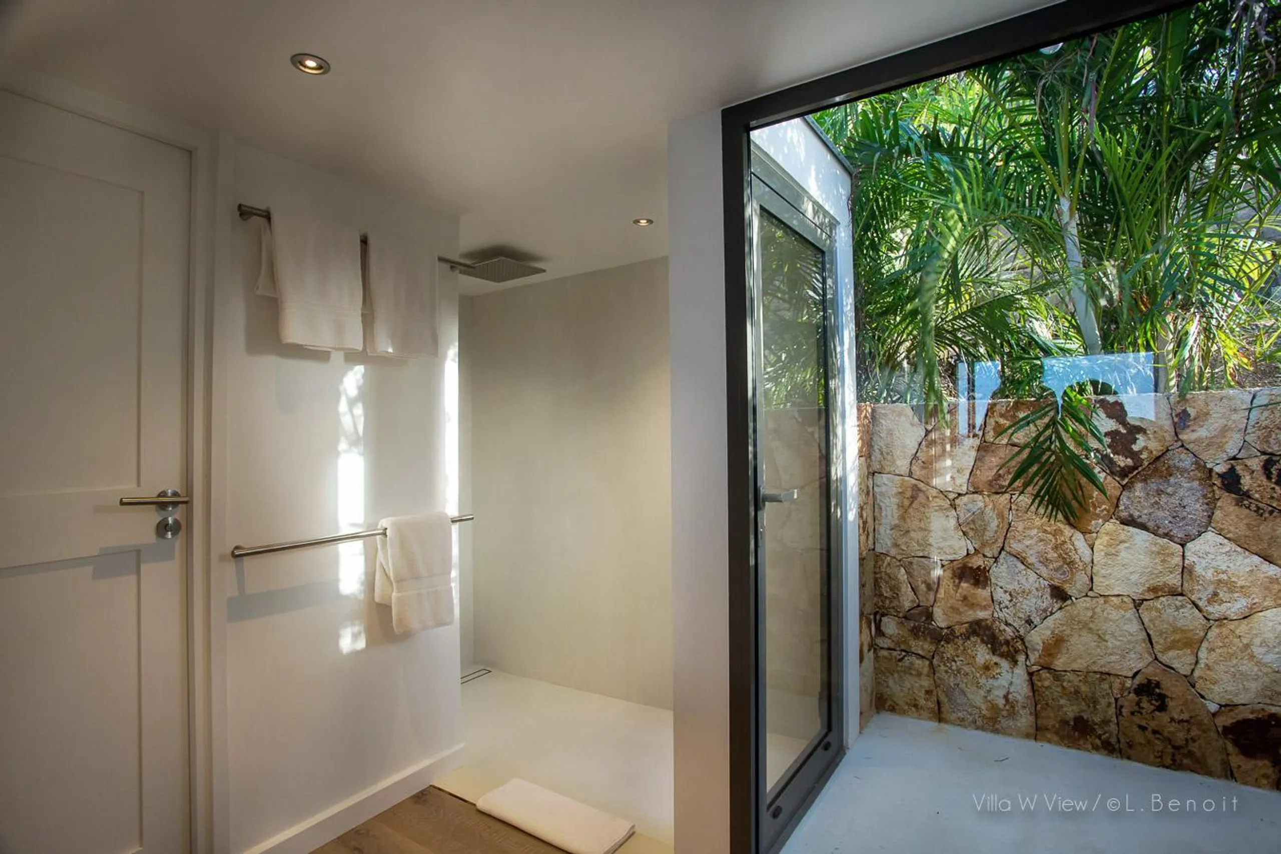 Breathtaking Oceanside Villa with Private Pool and Fitness Room — photograph 9