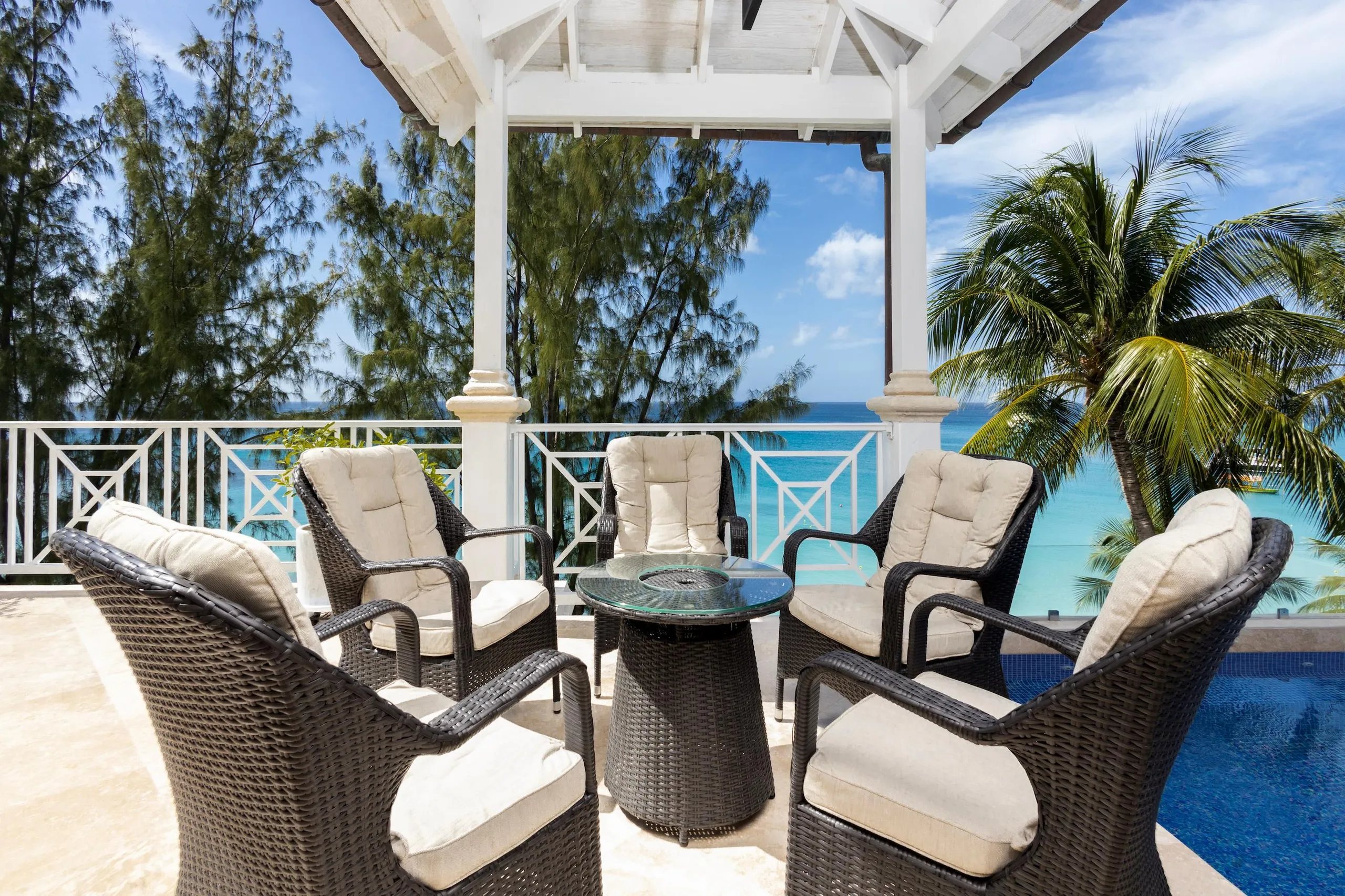 Barbados Airy and Spacious Beachfront Property with Caribbean Sea Views — photograph 2