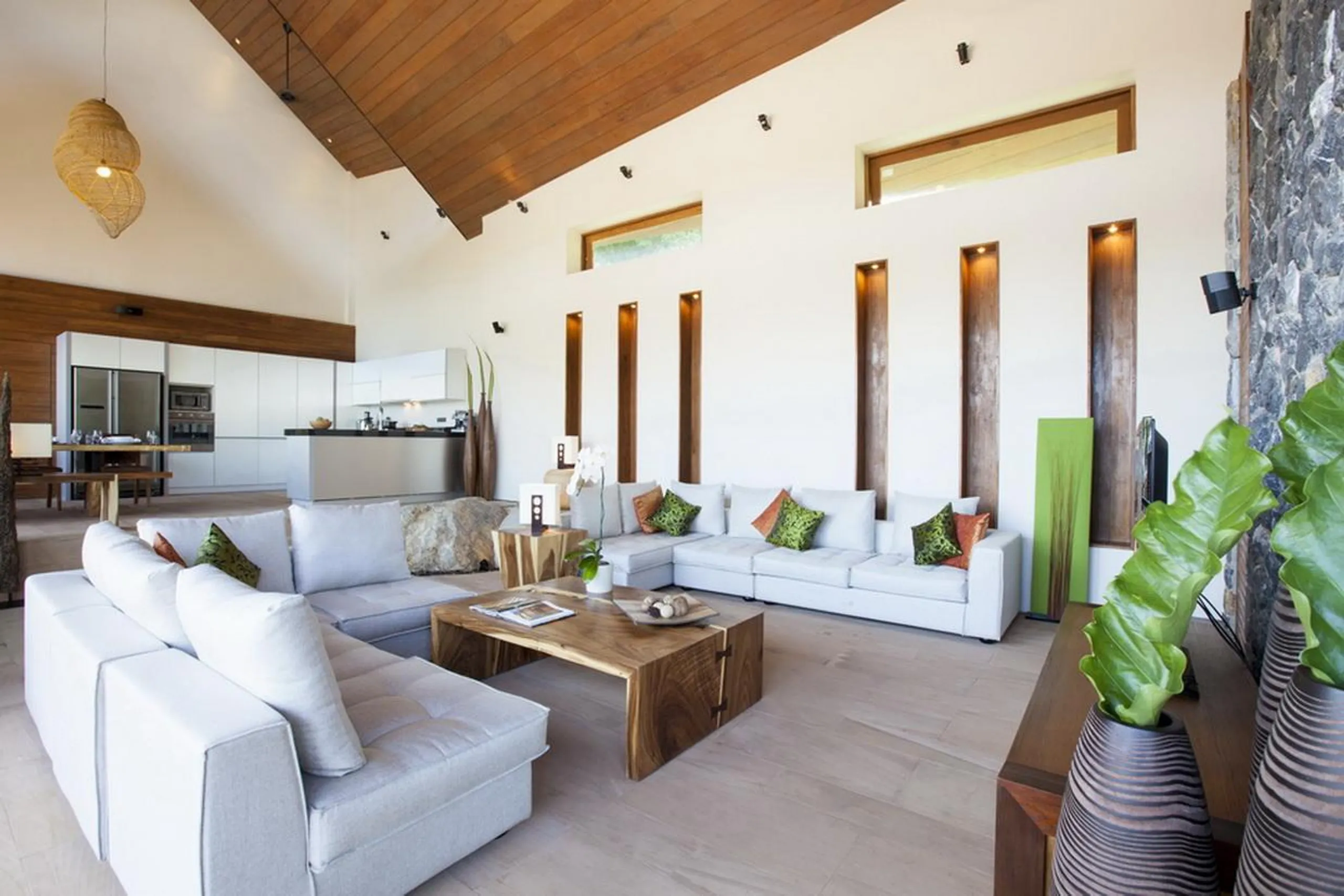 Imposing Modern Tropical Home with Private Pool and Stunning Sea Views — photograph 12