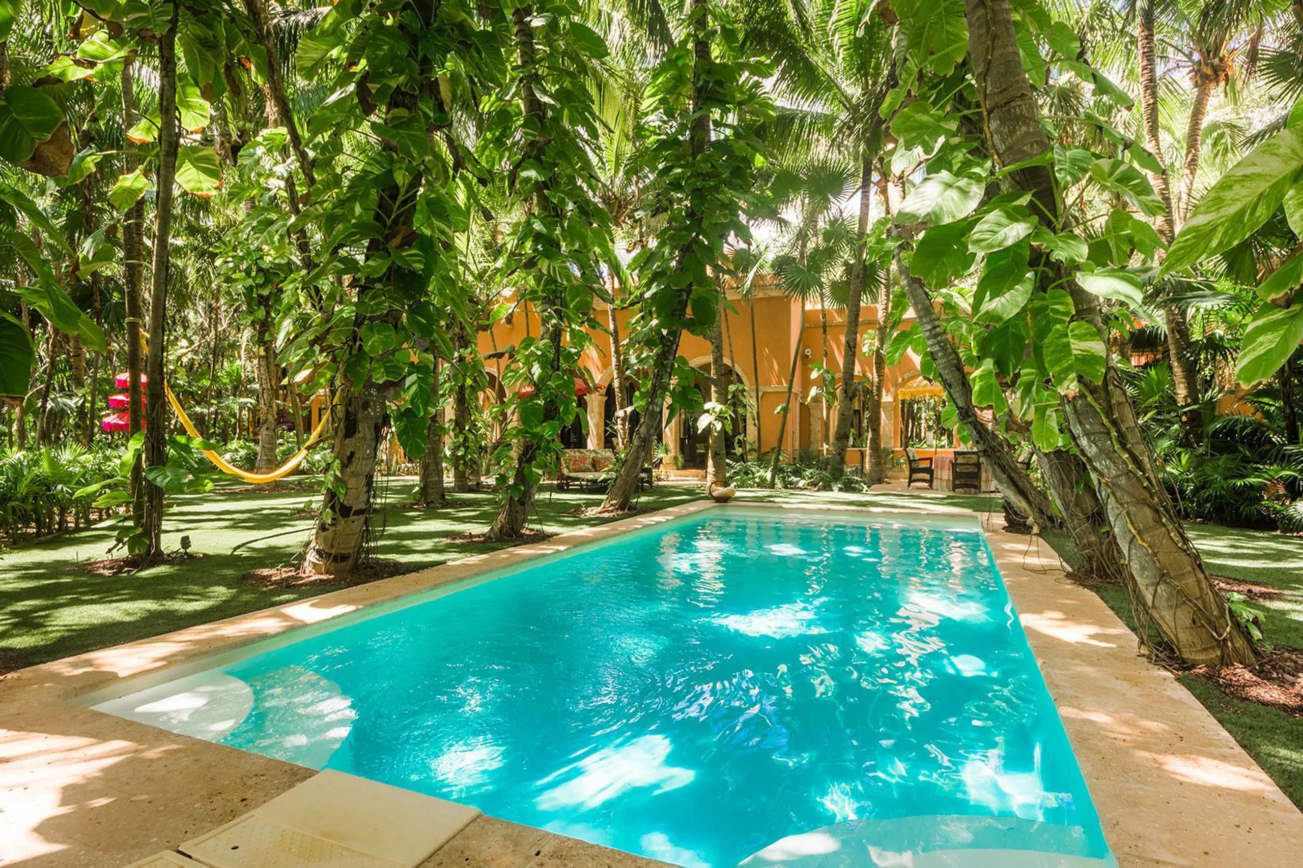 Tulum Grand Enchanting Estate with Private Pool and for Unforgettable Lush Grounds — photograph 2
