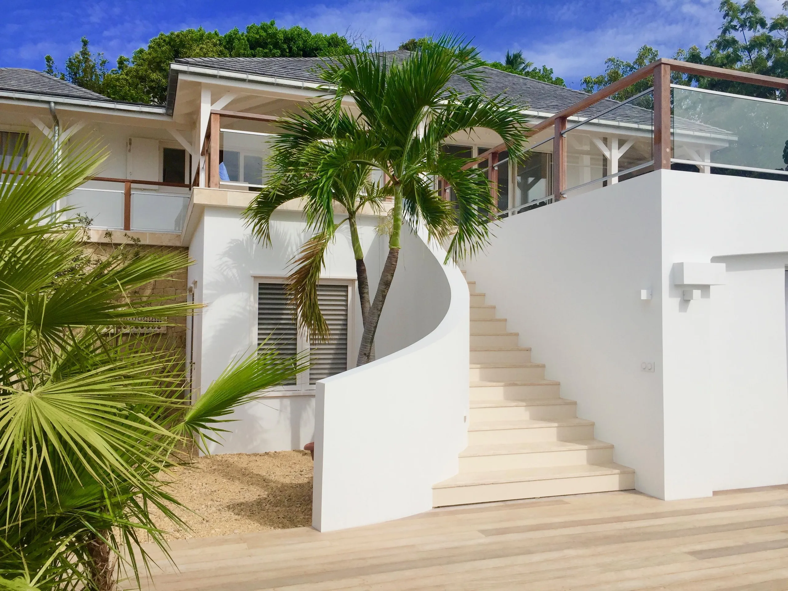 Exquisite Seaside Villa with Private Pool and Ocean Views — photograph 3