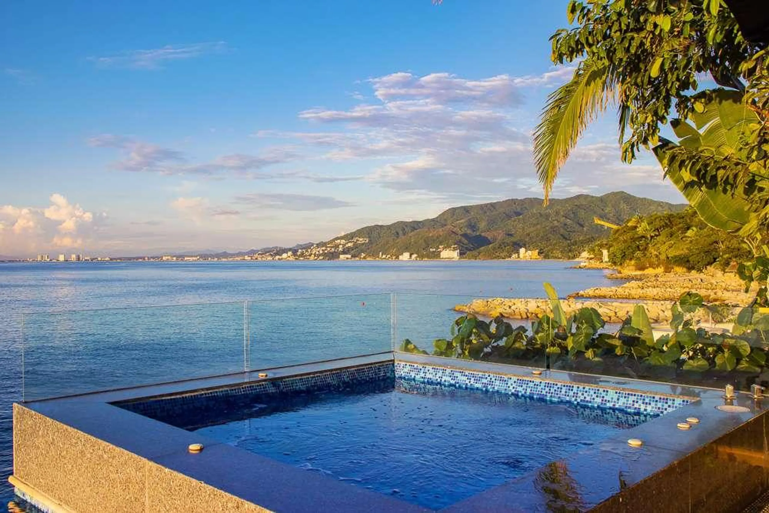 Casa Celestial Oceanfront Cliff Estate with Infinity Pool — photograph 10