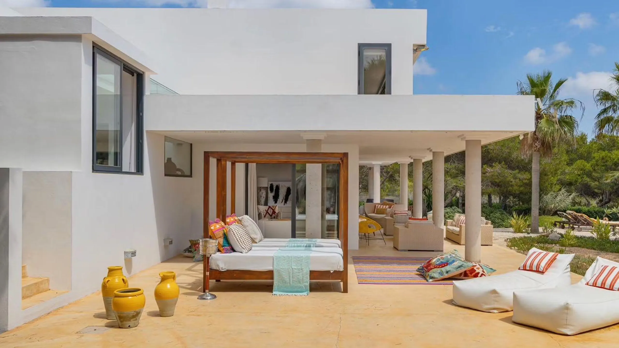Sun-Kissed Formentera Villa with Private Pool, Palm Gardens & Beach Access, Formentera