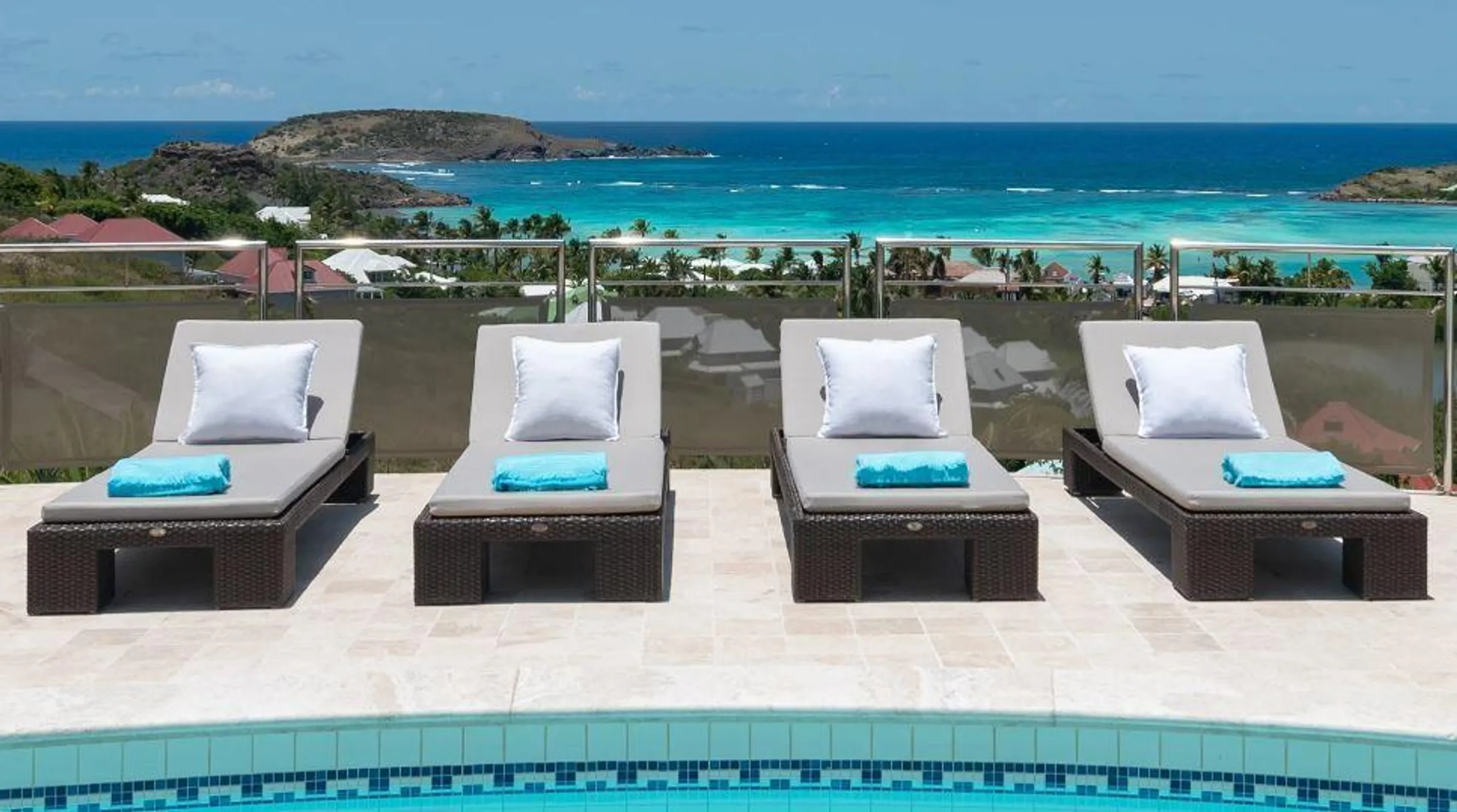 Secluded Paradise Villa Overlooking Crystal-Clear Lagoon — photograph 5