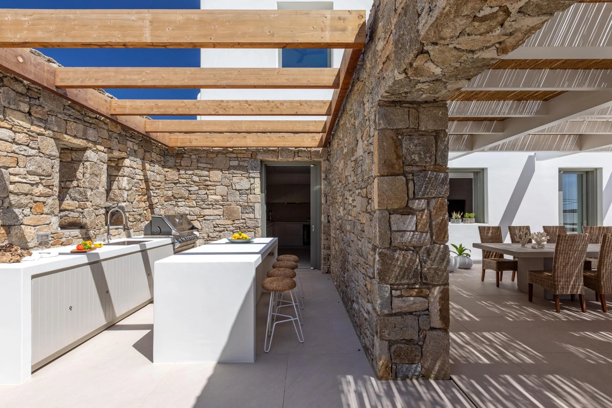 Serene Mykonos Estate with Invigorating Pool — photograph 5