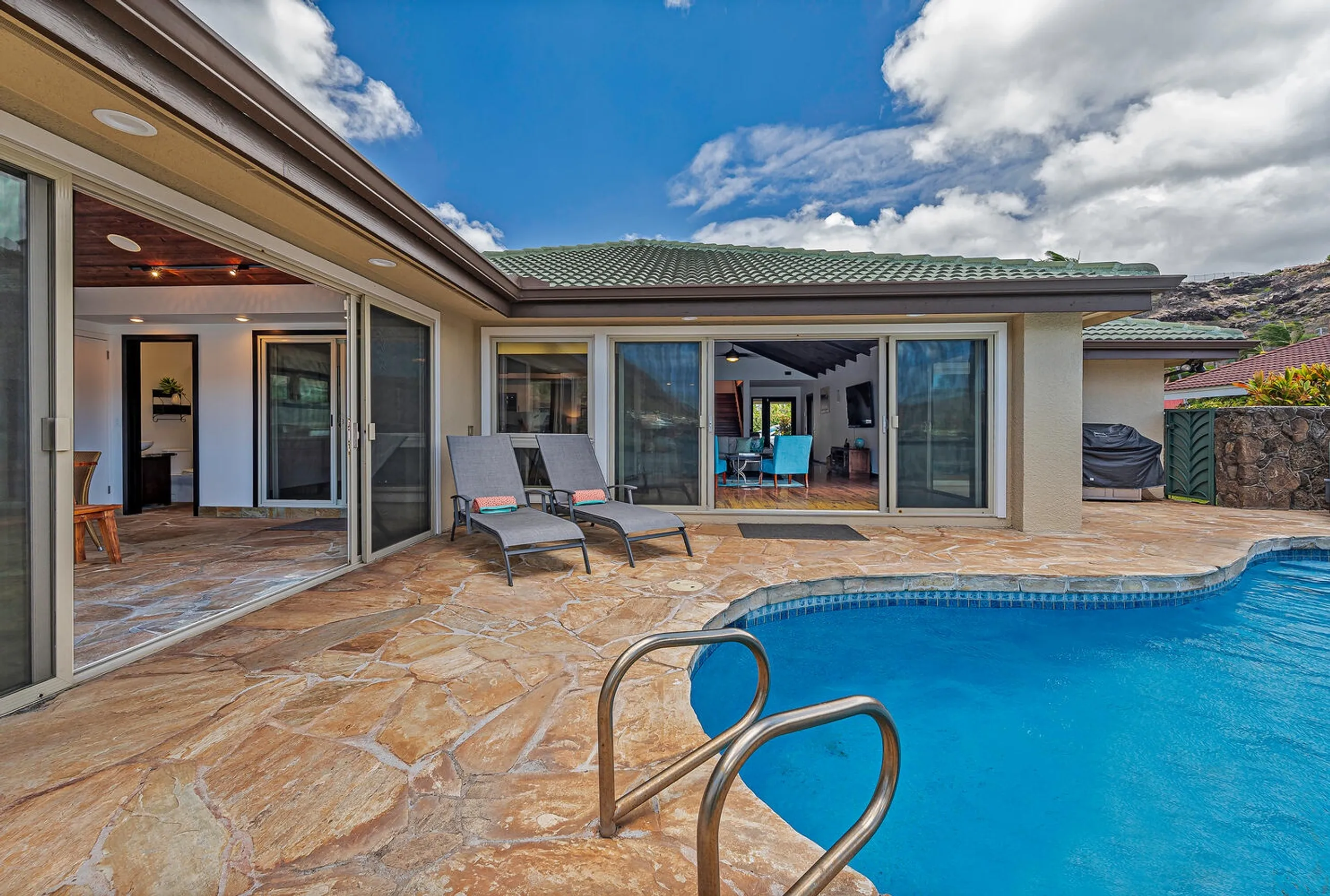 Luxury Home with Private Pool and Panoramic Ocean Views — photograph 2
