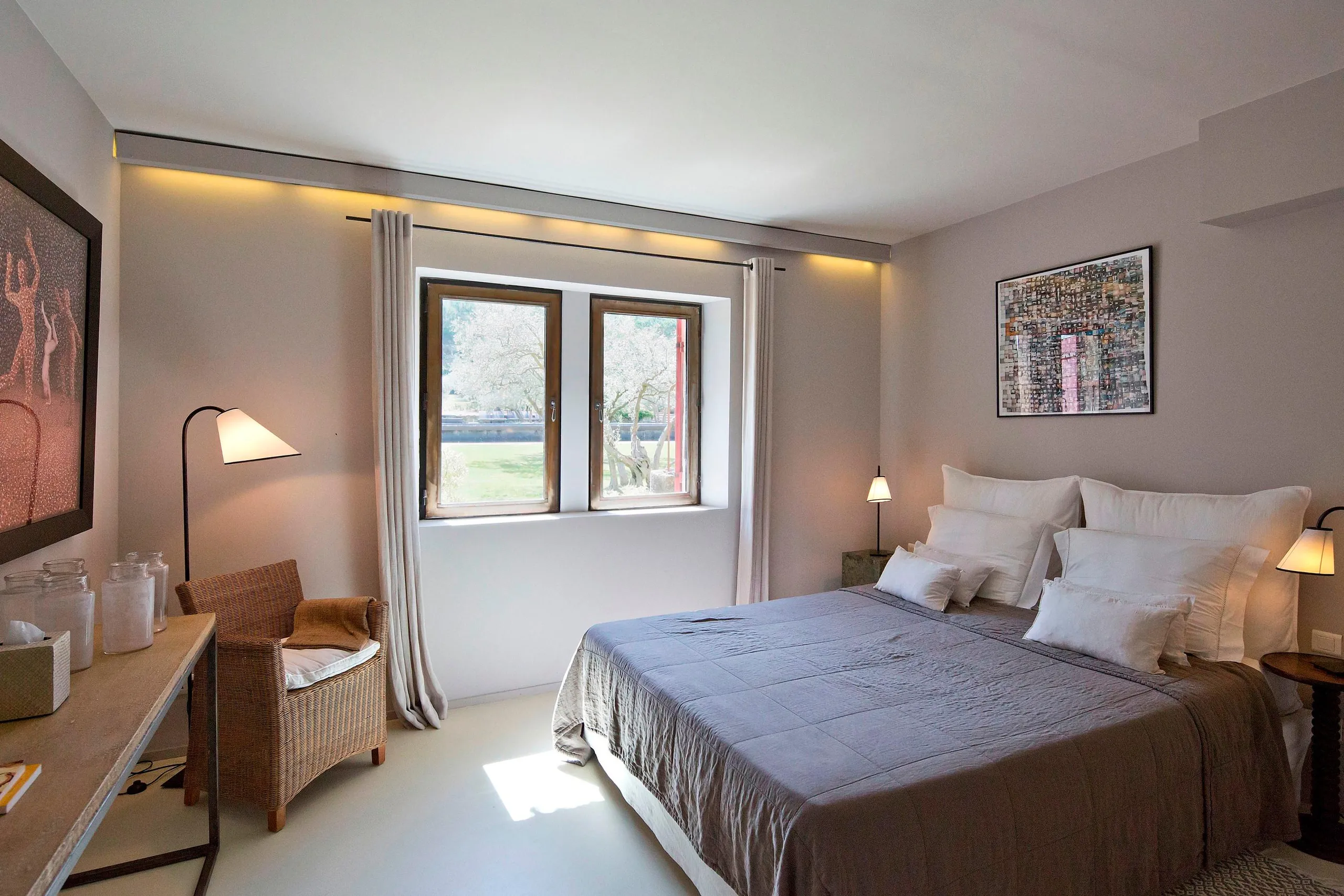 Serenity Unleashed Farmhouse Retreat in Alpilles Natural Park with Panoramic Mountain Views VILLAWAY® — photograph 9