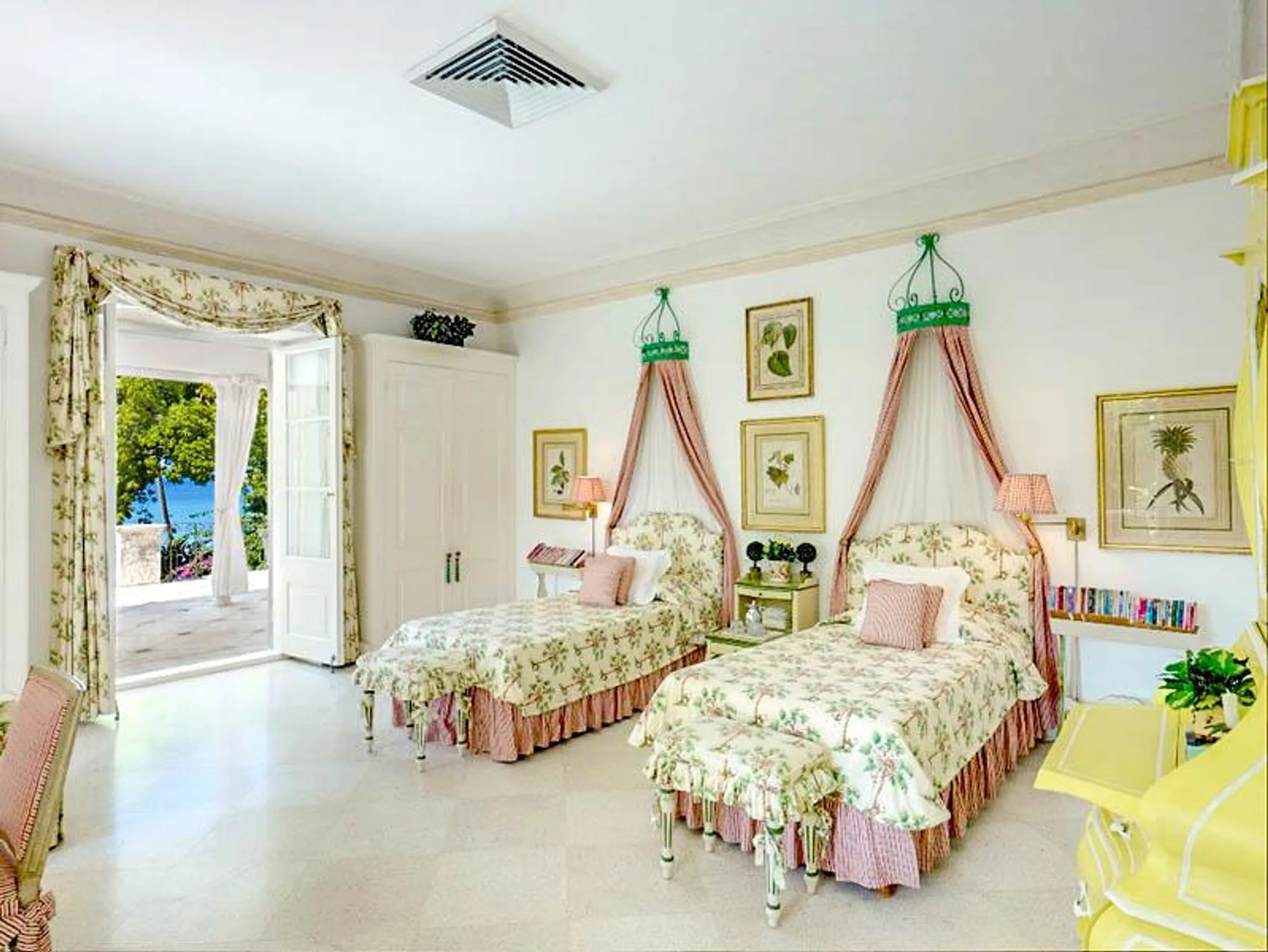 Resplendent Villa with Private Pool and Surrounding Sea Views — photograph 9