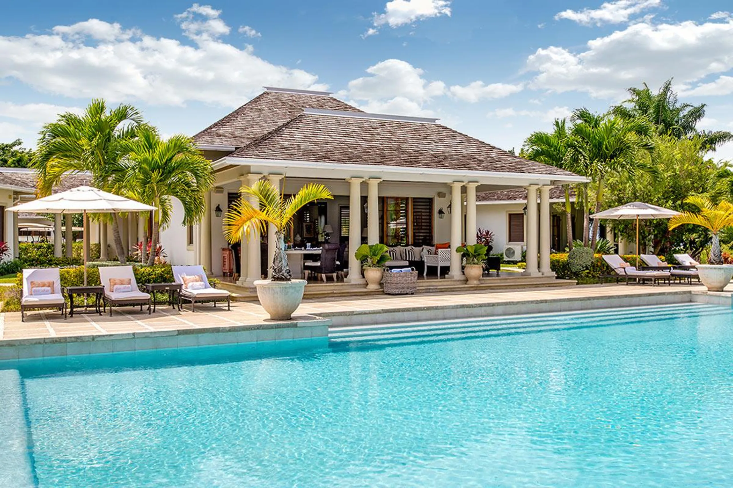 Charming Tropical Retreat in Sandy Bay with Private Pool and Lush Garden Grounds, Montego Bay