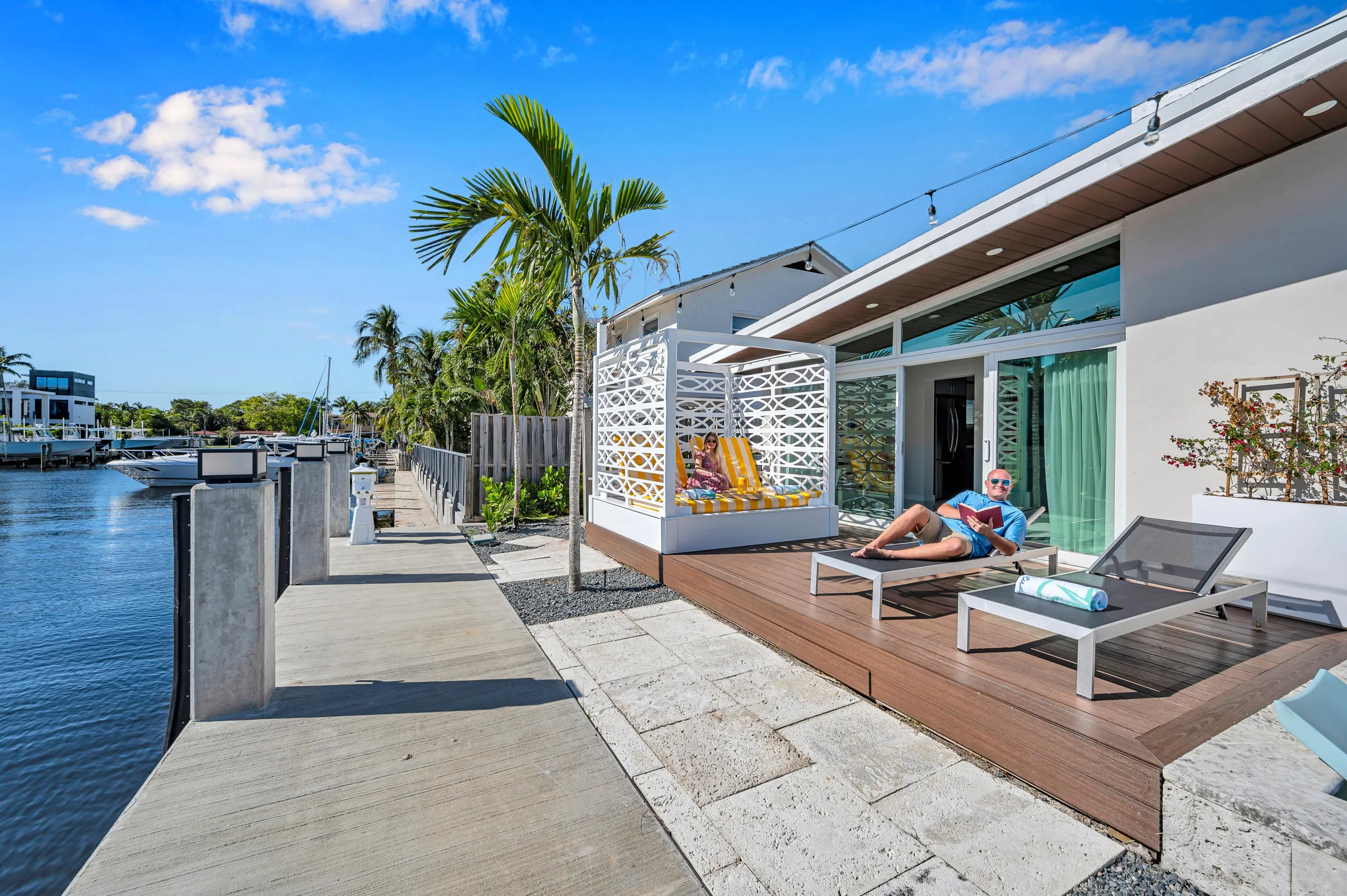 Abundant Modern Villa with Two Heated Pools — photograph 6
