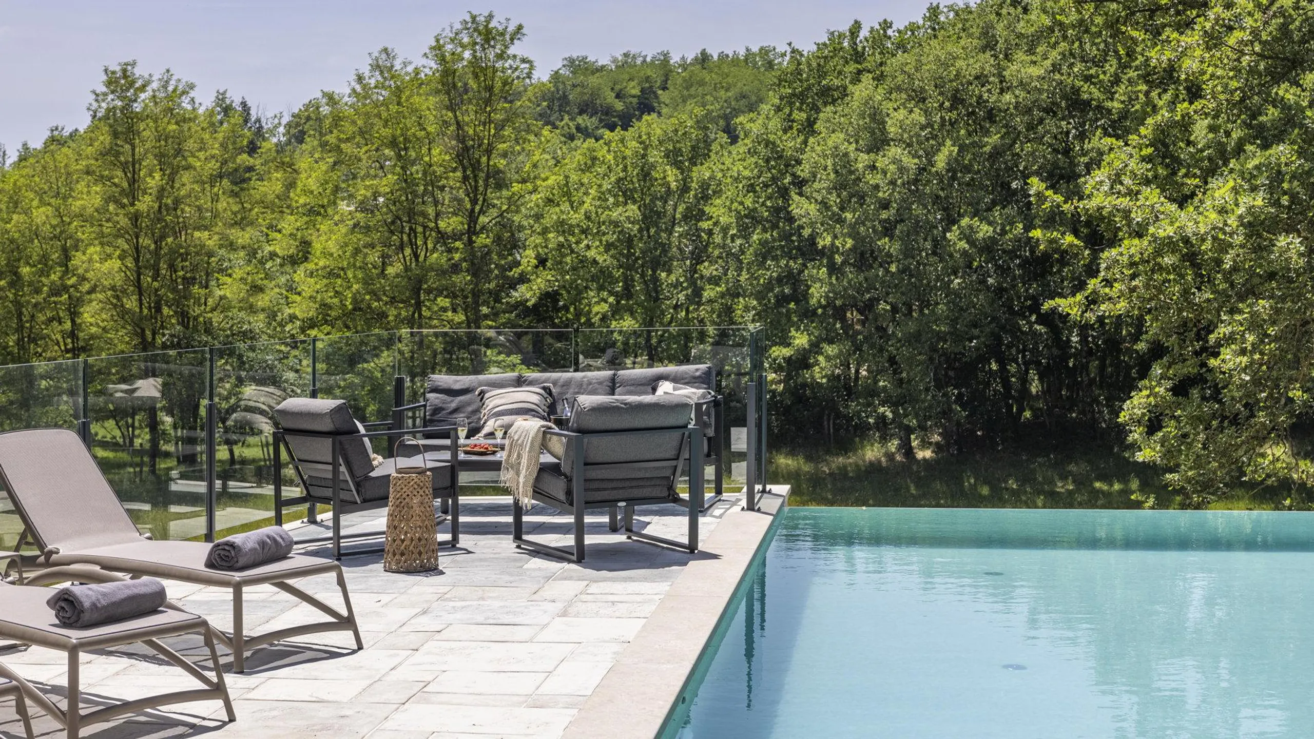 Tranquil Eclectic Villa with Private Pool and Overlooking Lush Greenery — photograph 6
