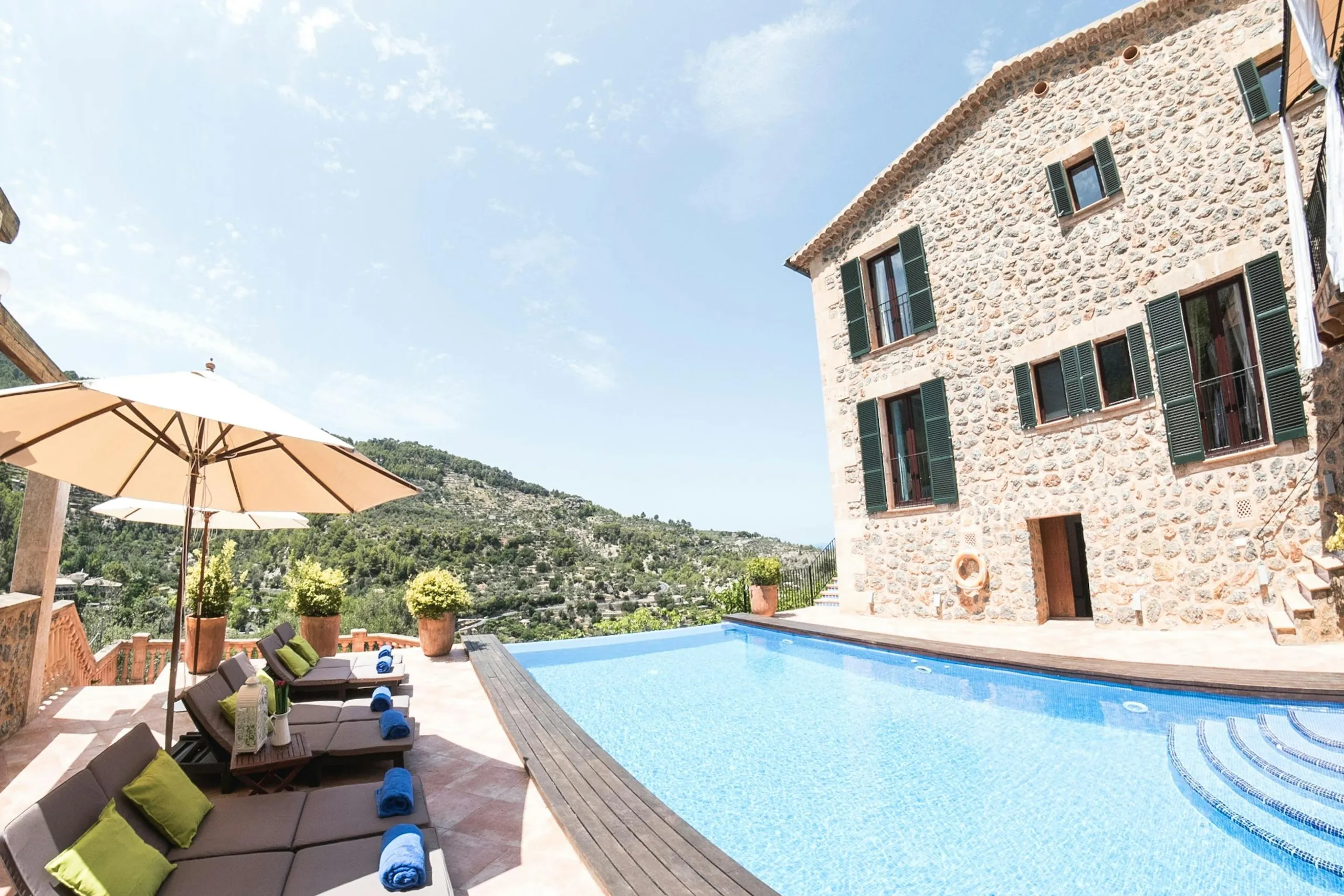 Grand Luxury Estate in Mallorca with Infinity Pool and Outdoor Grill — photograph 4