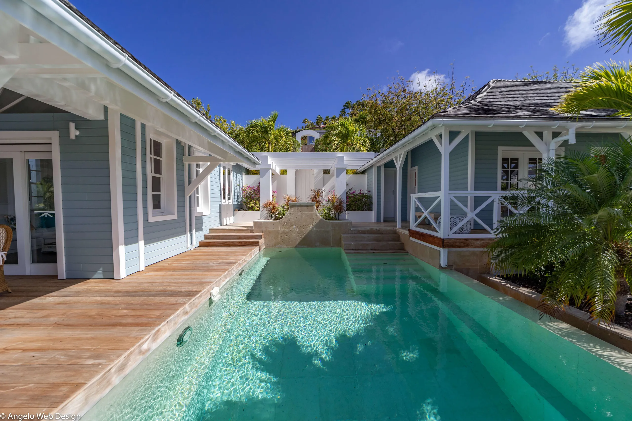 Tropical Hillside Villa with Private Pool and Incredible Views — photograph 4