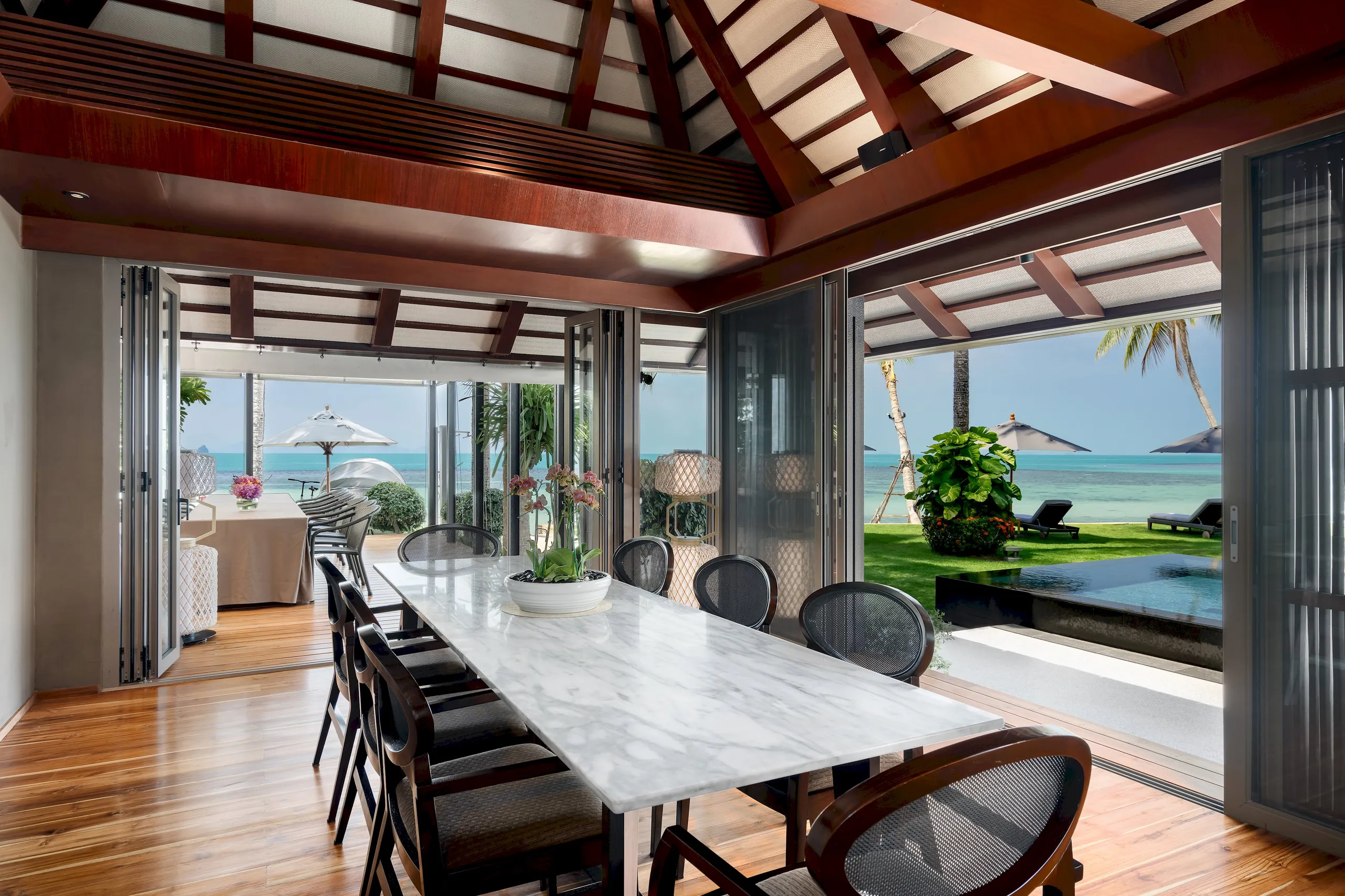 Sumptuous 6-Bedroom Villa with Spa, Gym & Three Pools — photograph 4