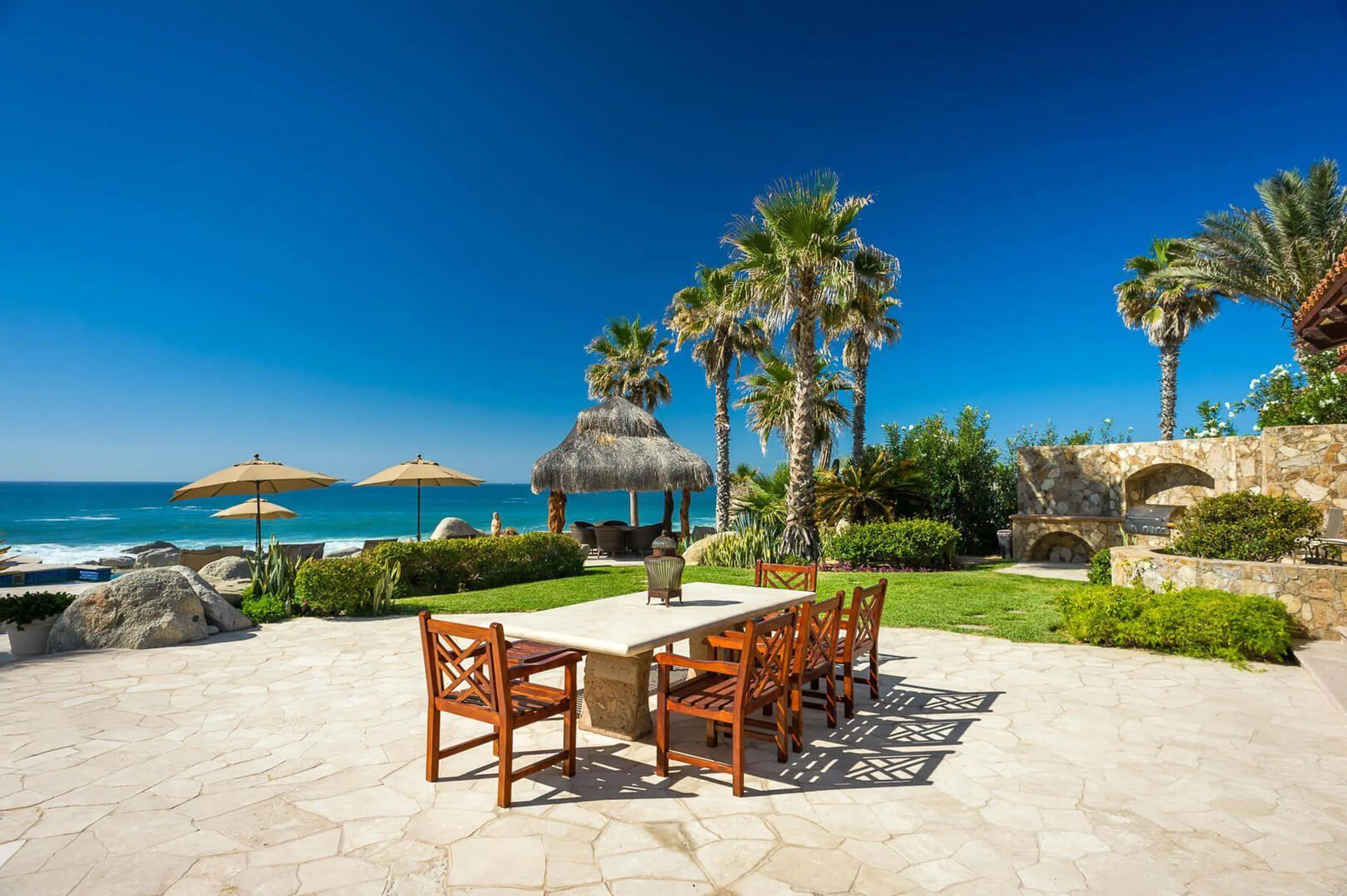 Punta Ballena Oceanfront Villa with Private Pools and Incredible Ocean Views — photograph 4