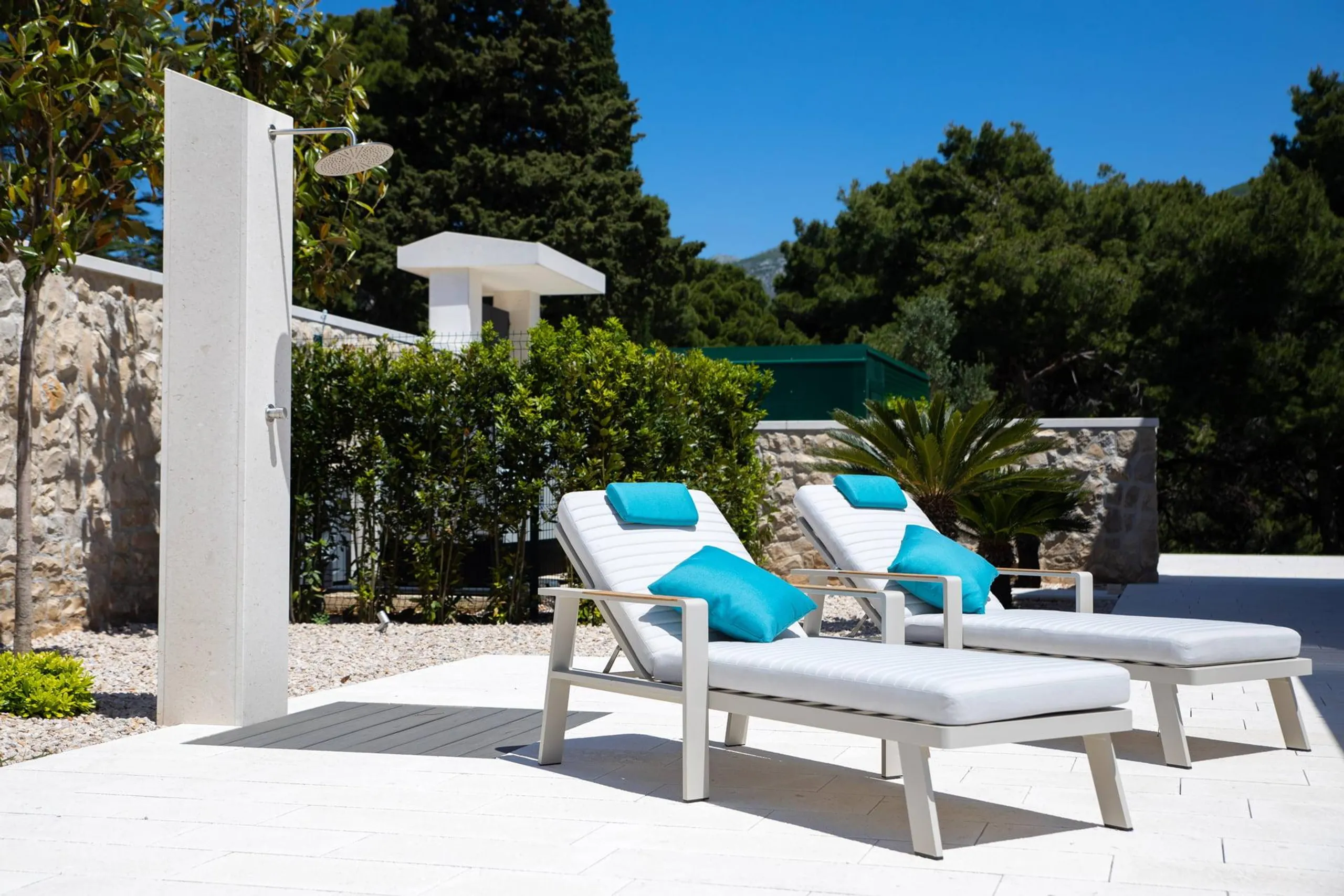 Magnificent Villa with Pool, Terrace, and Wine Cellar — photograph 9