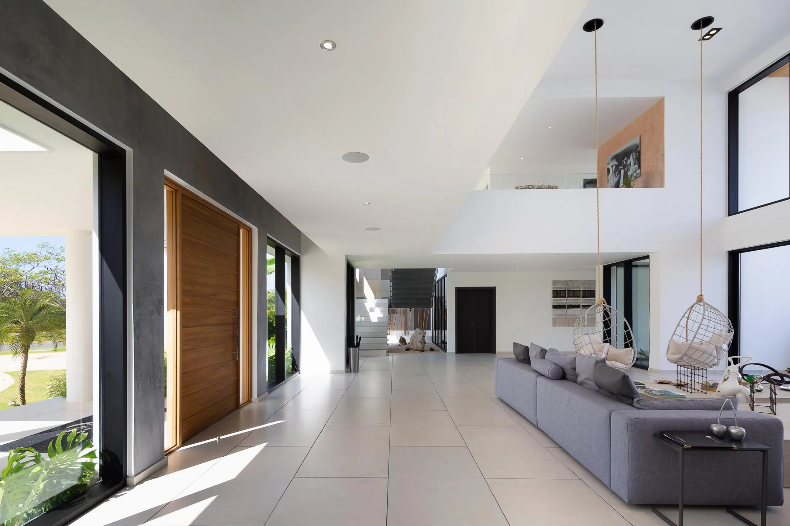 Minimalist Modern Villa with Private Pool and Luxurious Comfort — photograph 10