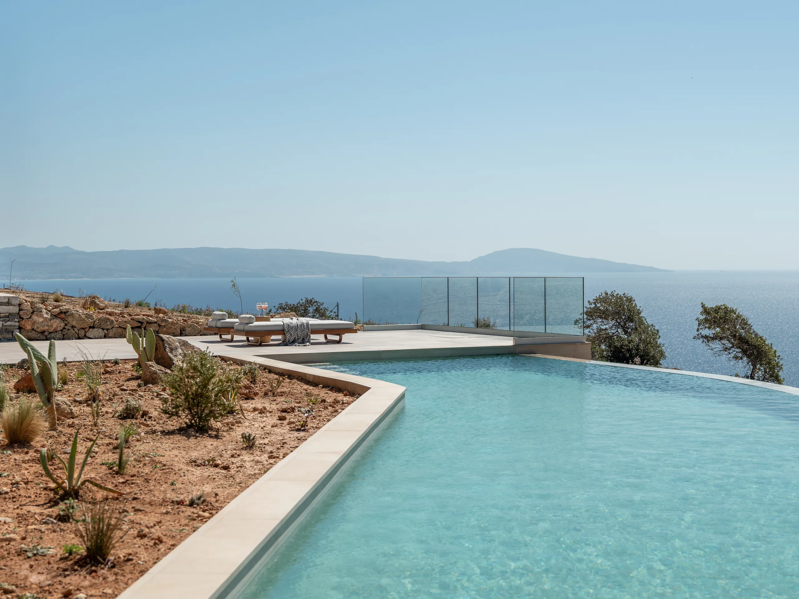 Superior Cretan Accommodation with Private Pool, Sauna and Stunning Views — photograph 4