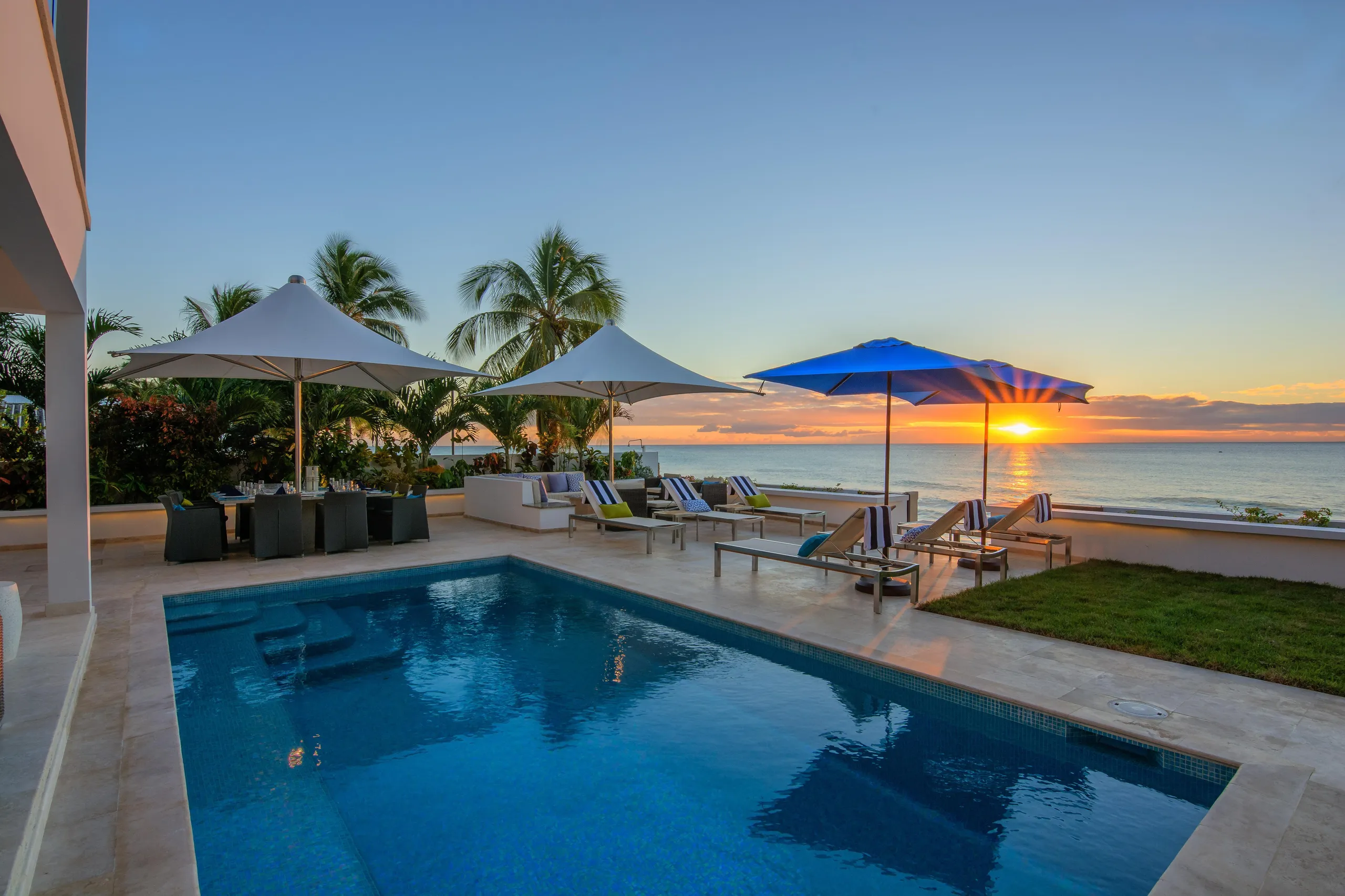 Barbados Beachfront Contemporary High End Villa with Elevated Sea View — photograph 9