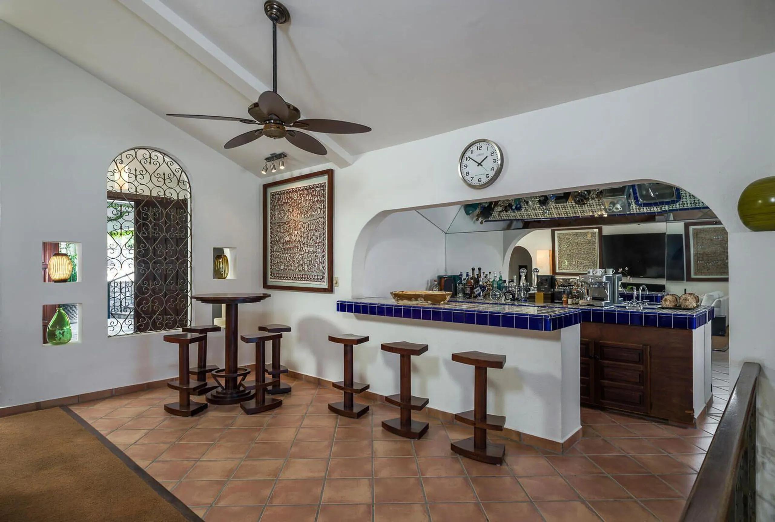Expansive Palmilla Oceanfront Estate with Private Pool and Ocean Views — photograph 10