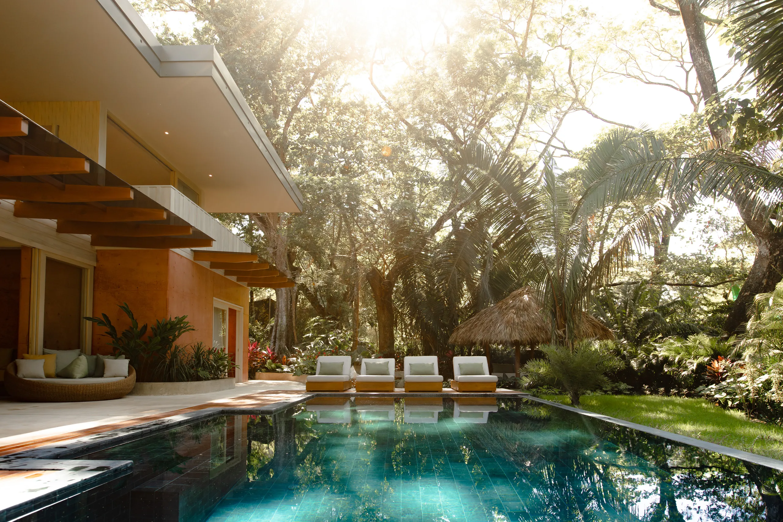 Impeccably Designed Villa with Private Pool, Expansive Spaces & Stunning Jungle Views — photograph 3