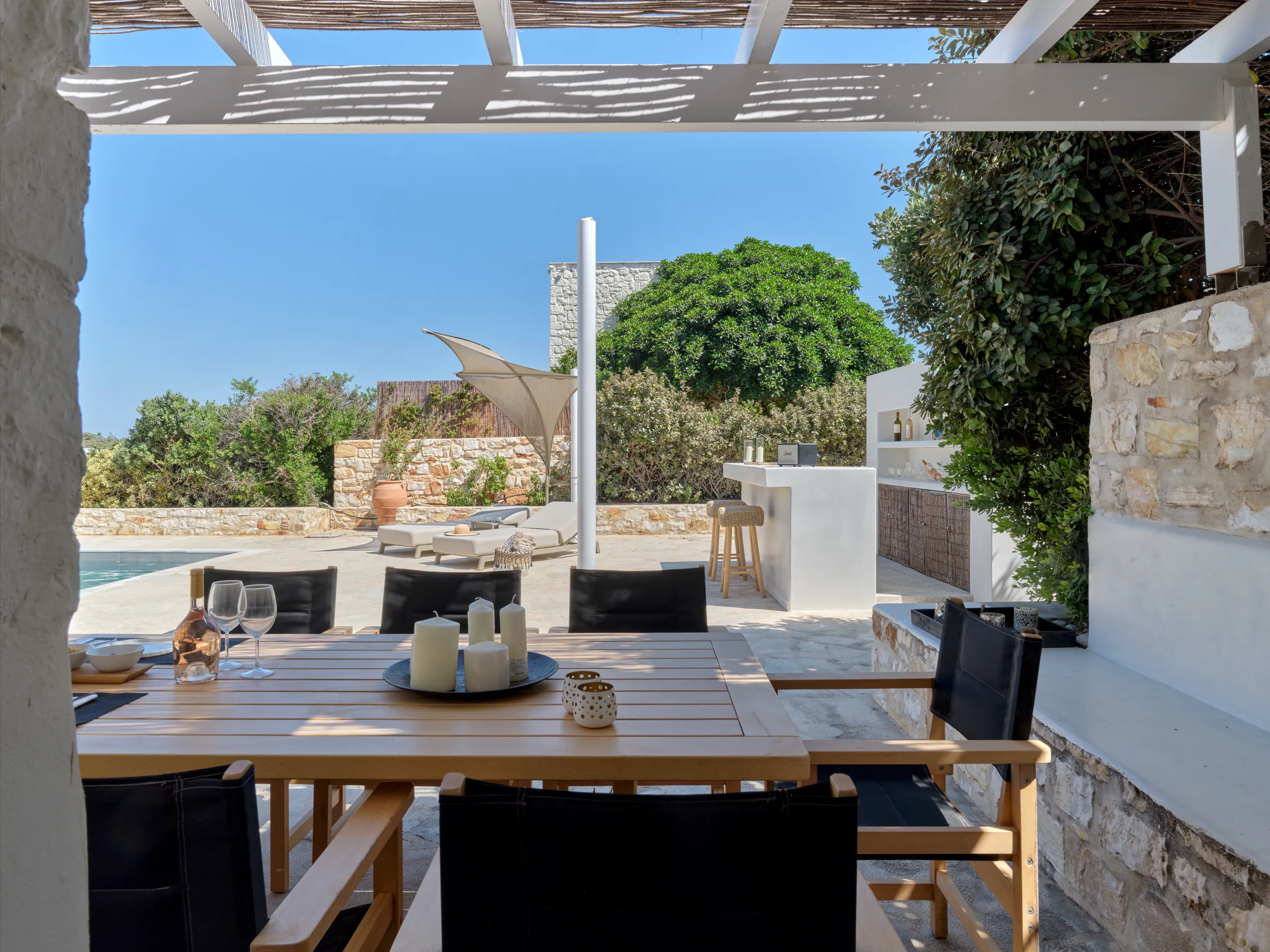 Sumptuous Retreat with Private Pool and Breathtaking Sea Views — photograph 4