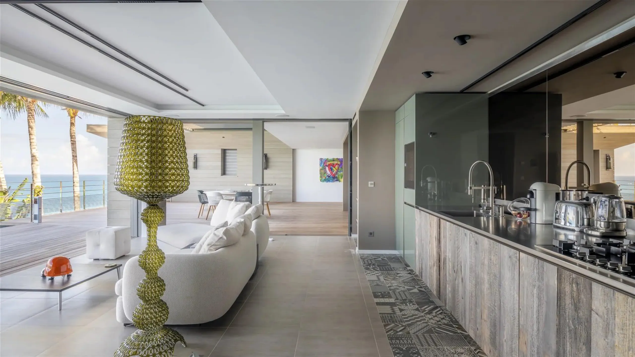 Stunning Oceanfront Villa with Panoramic View — photograph 6
