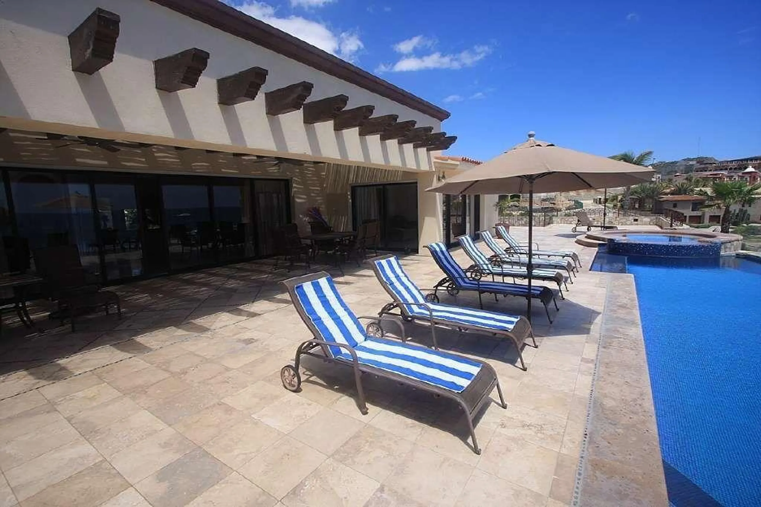 Punta Ballena Luxury Villa with Infinity Pool, Hot Tub and Sweeping Ocean Views — photograph 5