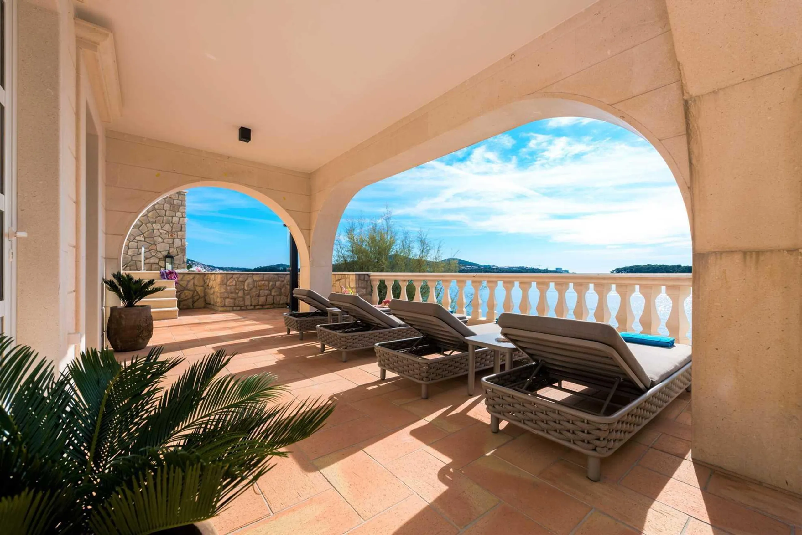 Exquisite Villa with Breathtaking Mountain Scenic Views — photograph 8