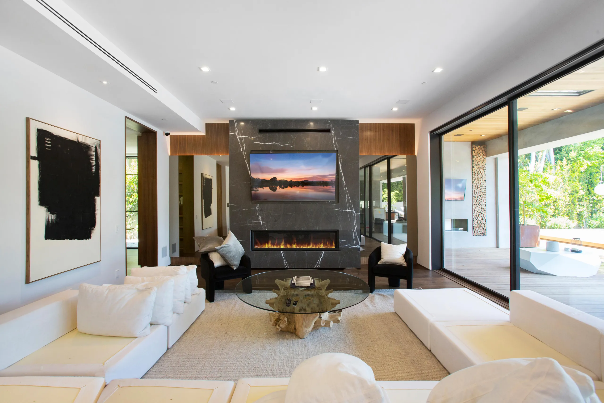 Modern Beverly Hills with Incredible Amenities — photograph 9