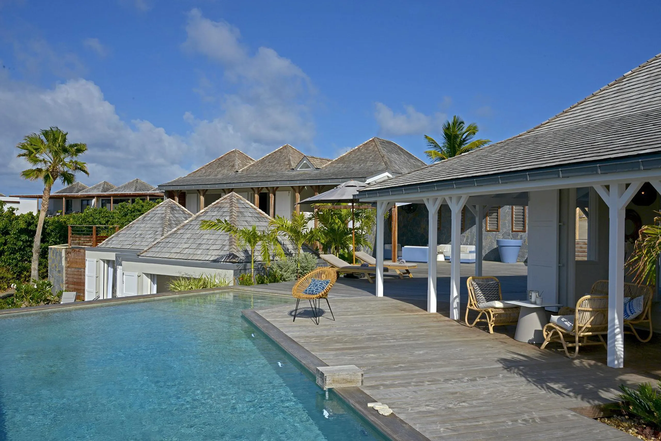 Majestic Oceanside Villa with Private Pool and Ocean Views — photograph 2
