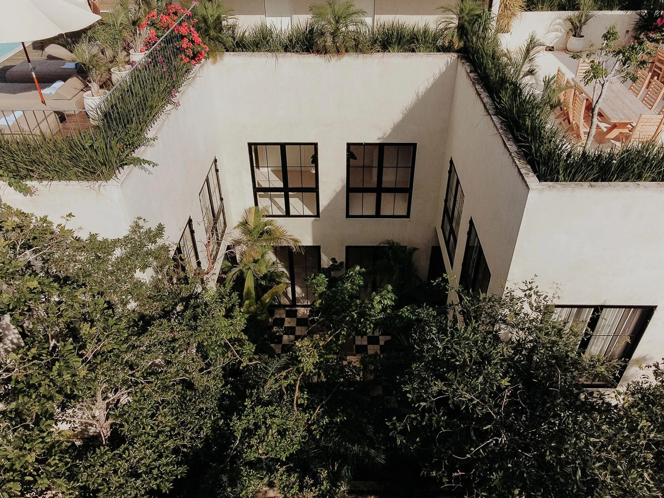 Discover the Ultimate Luxury Retreat in Tulum's Exquisite Villa Rental — photograph 4