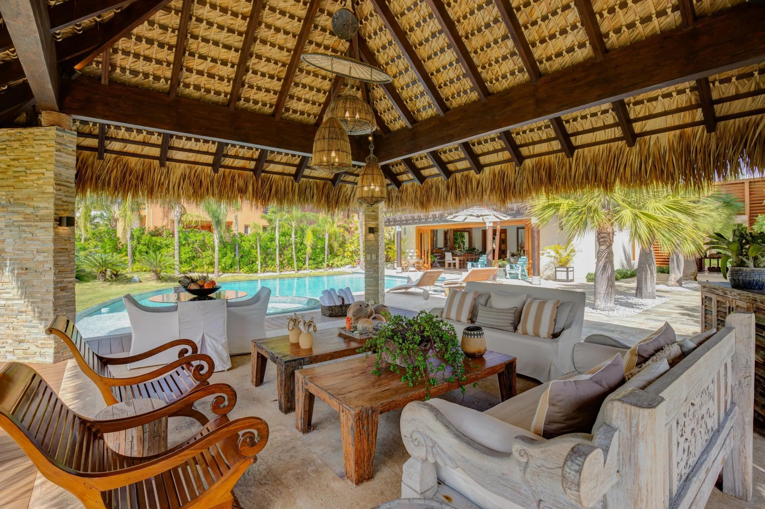 Alluring Four Bedroom Tropical Designed Villa with Private Pool and Greenery — photograph 5
