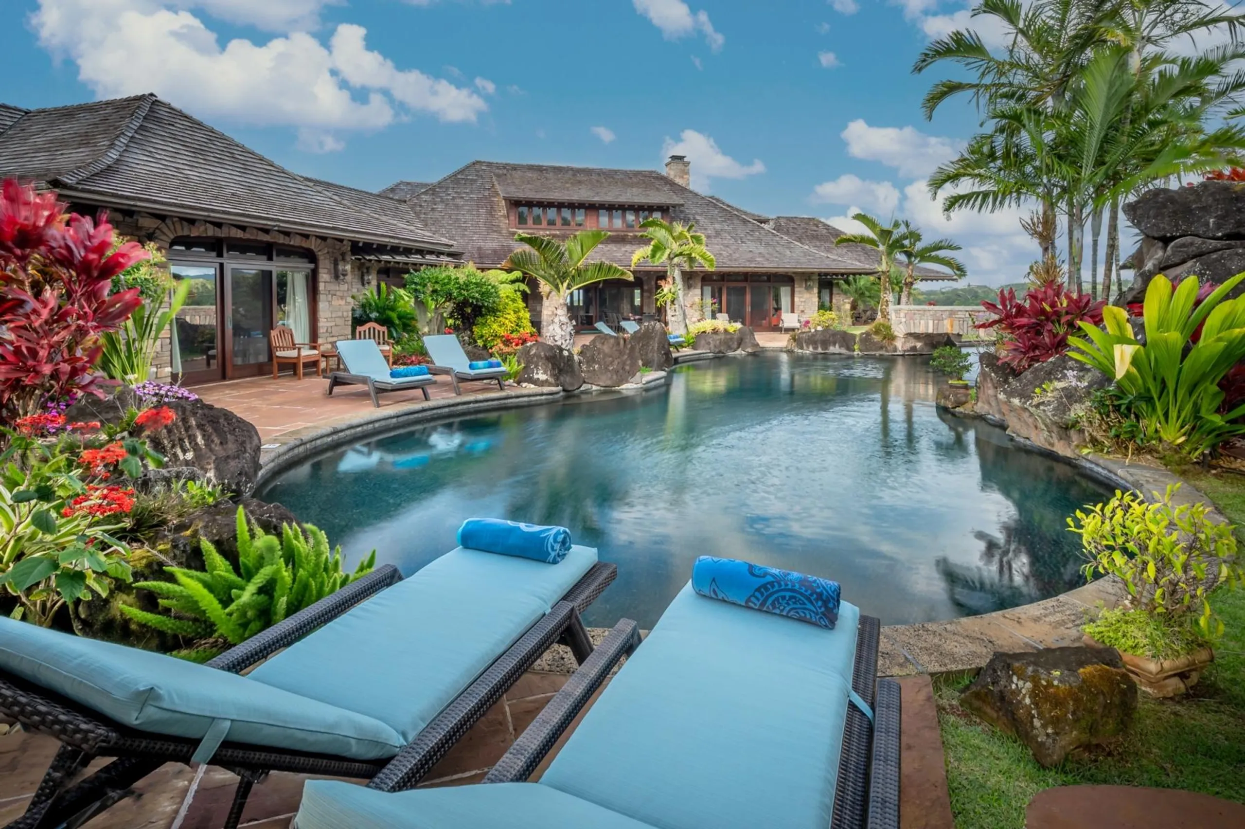 Magnificent Island Estate with Lagoon Pool and Amazing Ocean Views — photograph 4