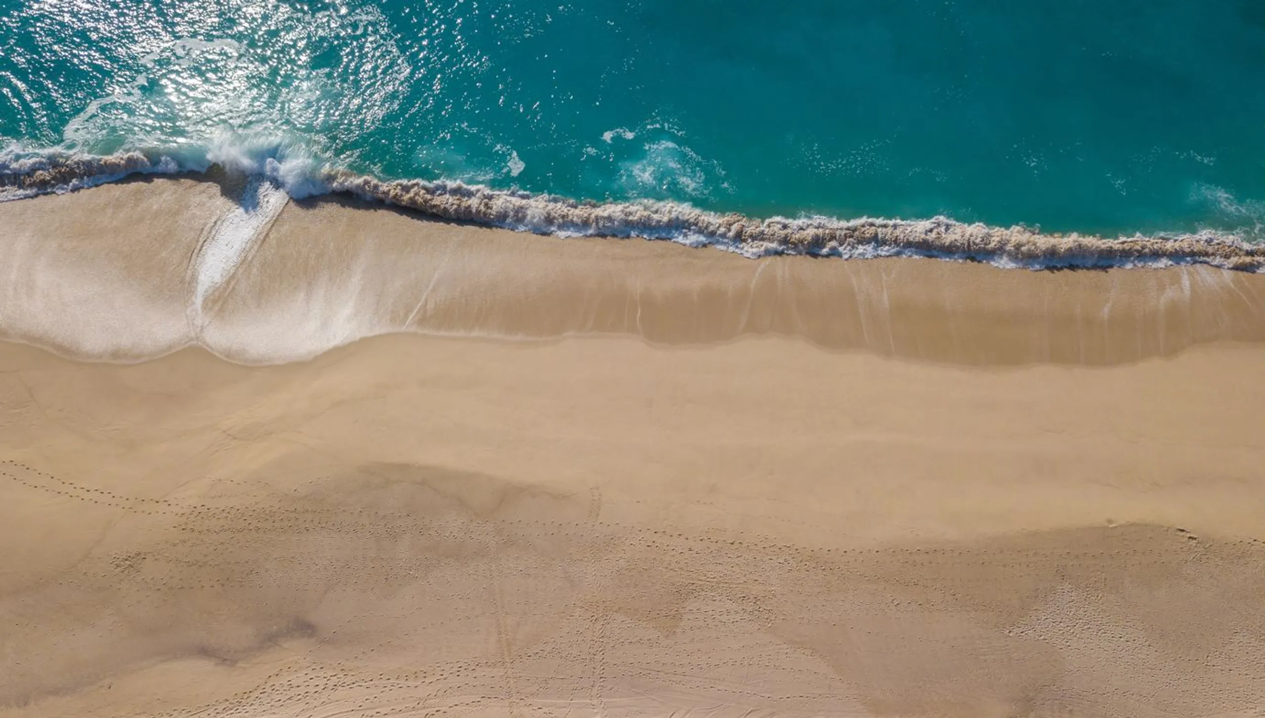 Lavish  5-Bedroom Villa with Infinity Pool, Jacuzzi, Resort Access and Sea Views — photograph 6