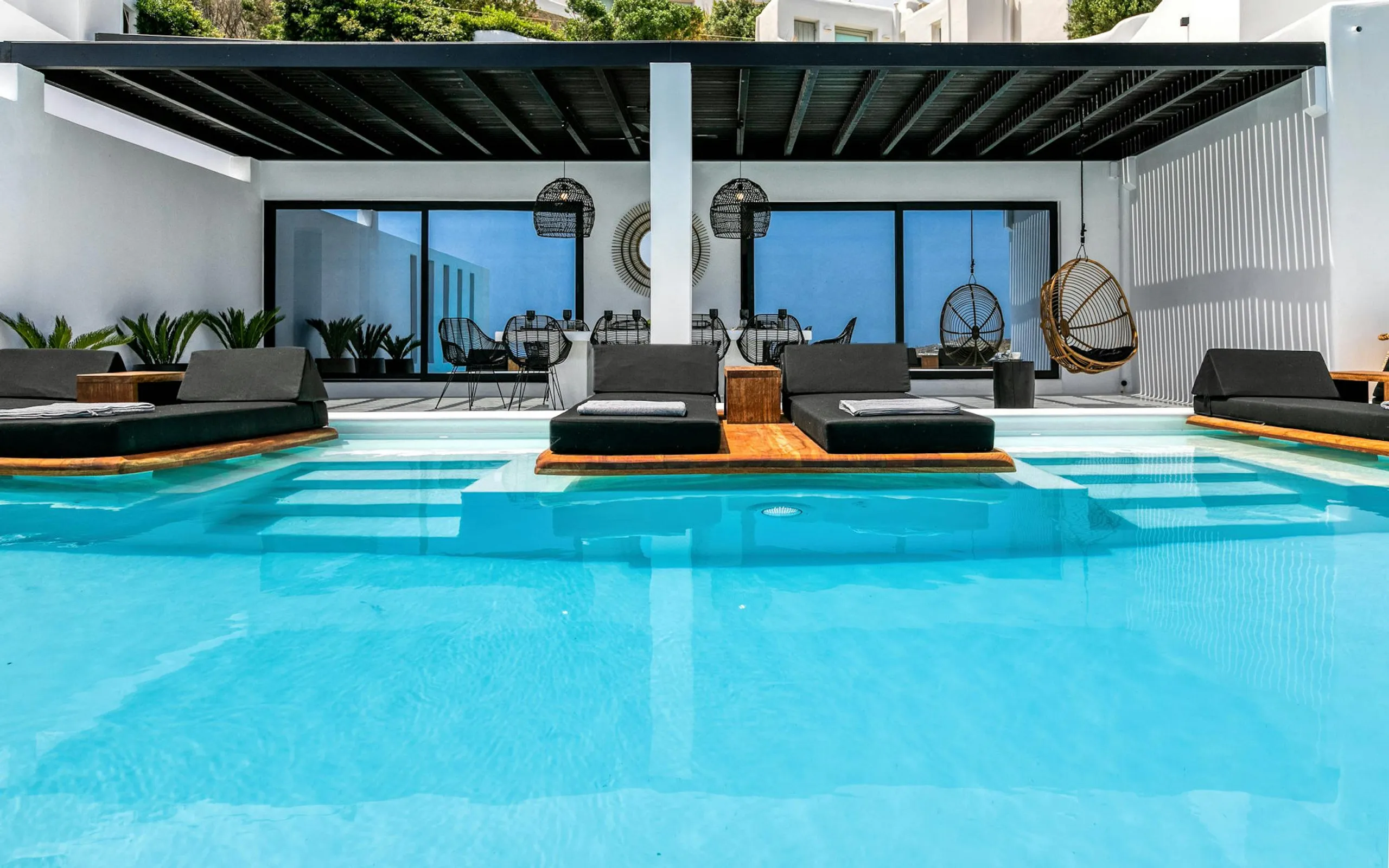 Tranquil Mykonos Estate with Infinity Pool, Jacuzzi, and Ocean Views — photograph 5